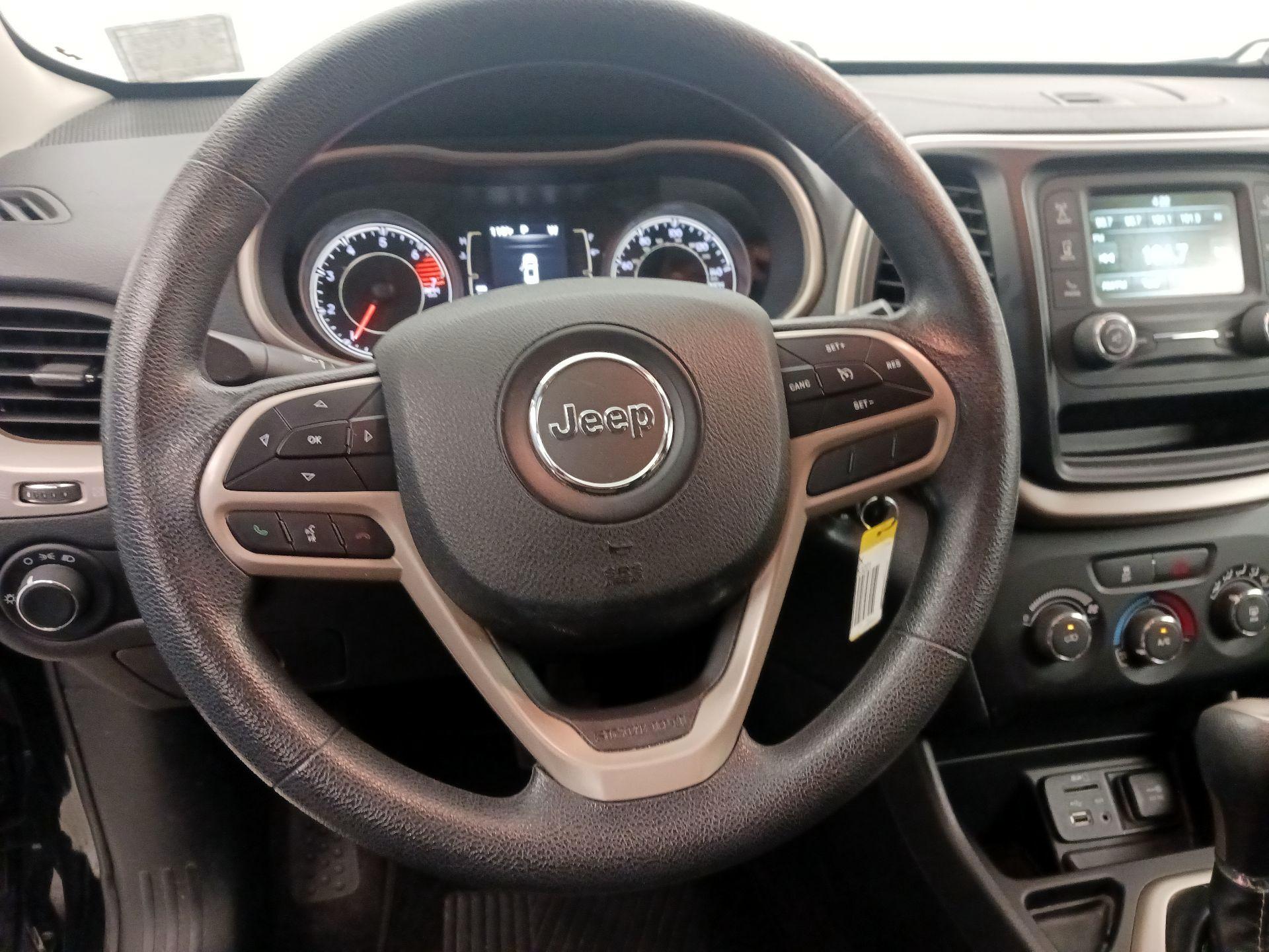 Thumbnail: 2017 Jeep Cherokee - 10