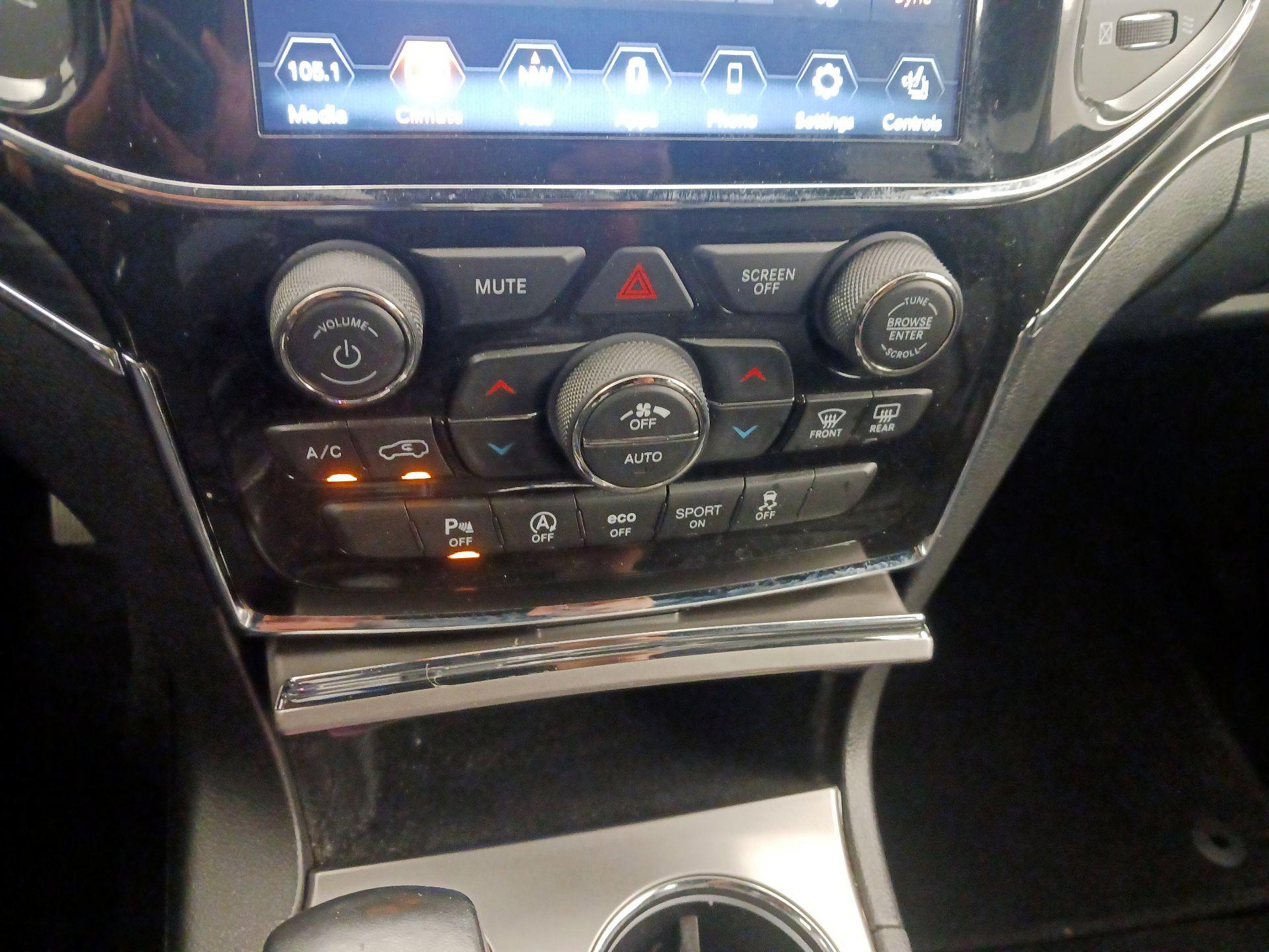 Thumbnail: 2021 Jeep Grand Cherokee - 16