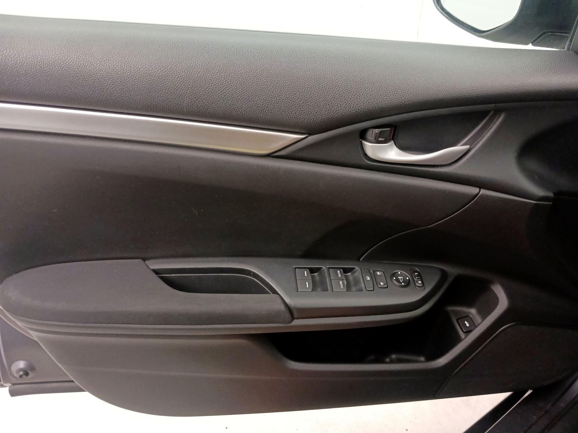 Thumbnail: 2016 Honda Civic - 12