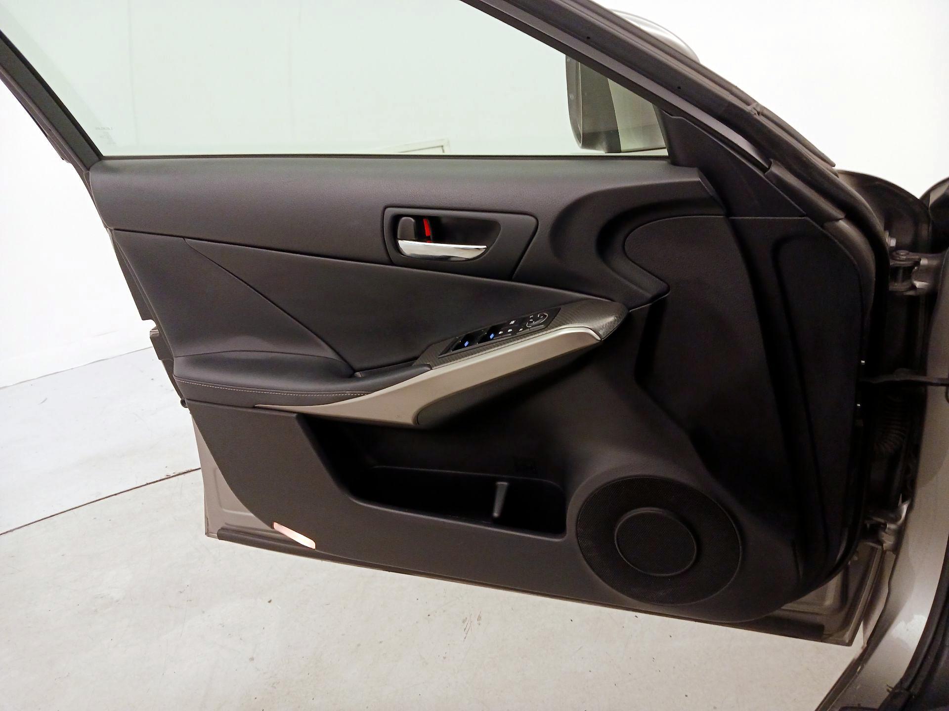Thumbnail: 2015 Lexus IS - 12