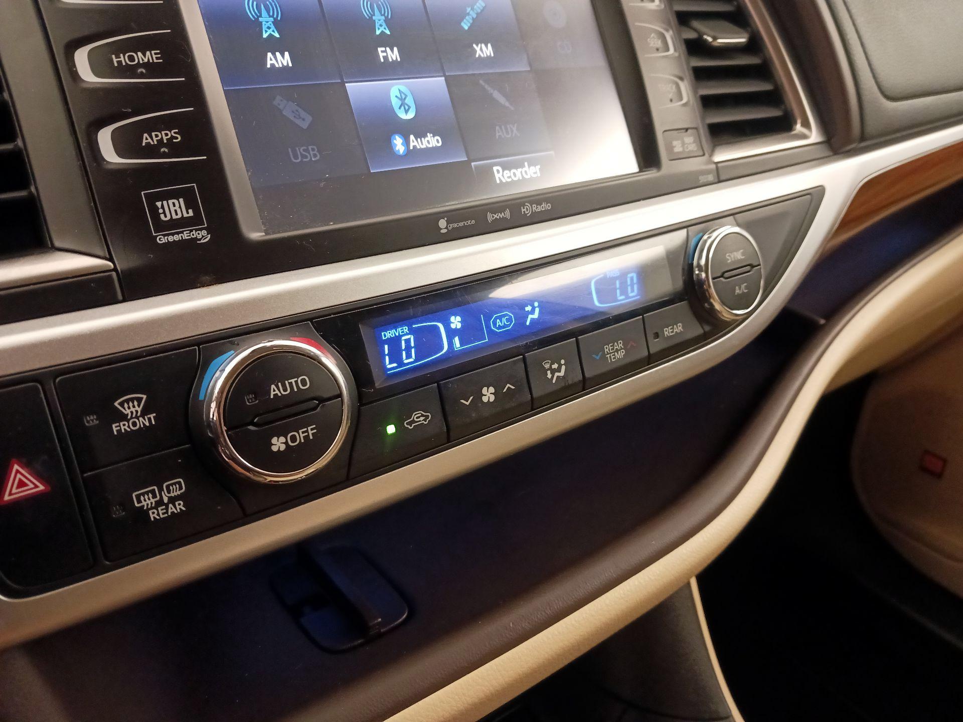 Thumbnail: 2018 Toyota Highlander - 17