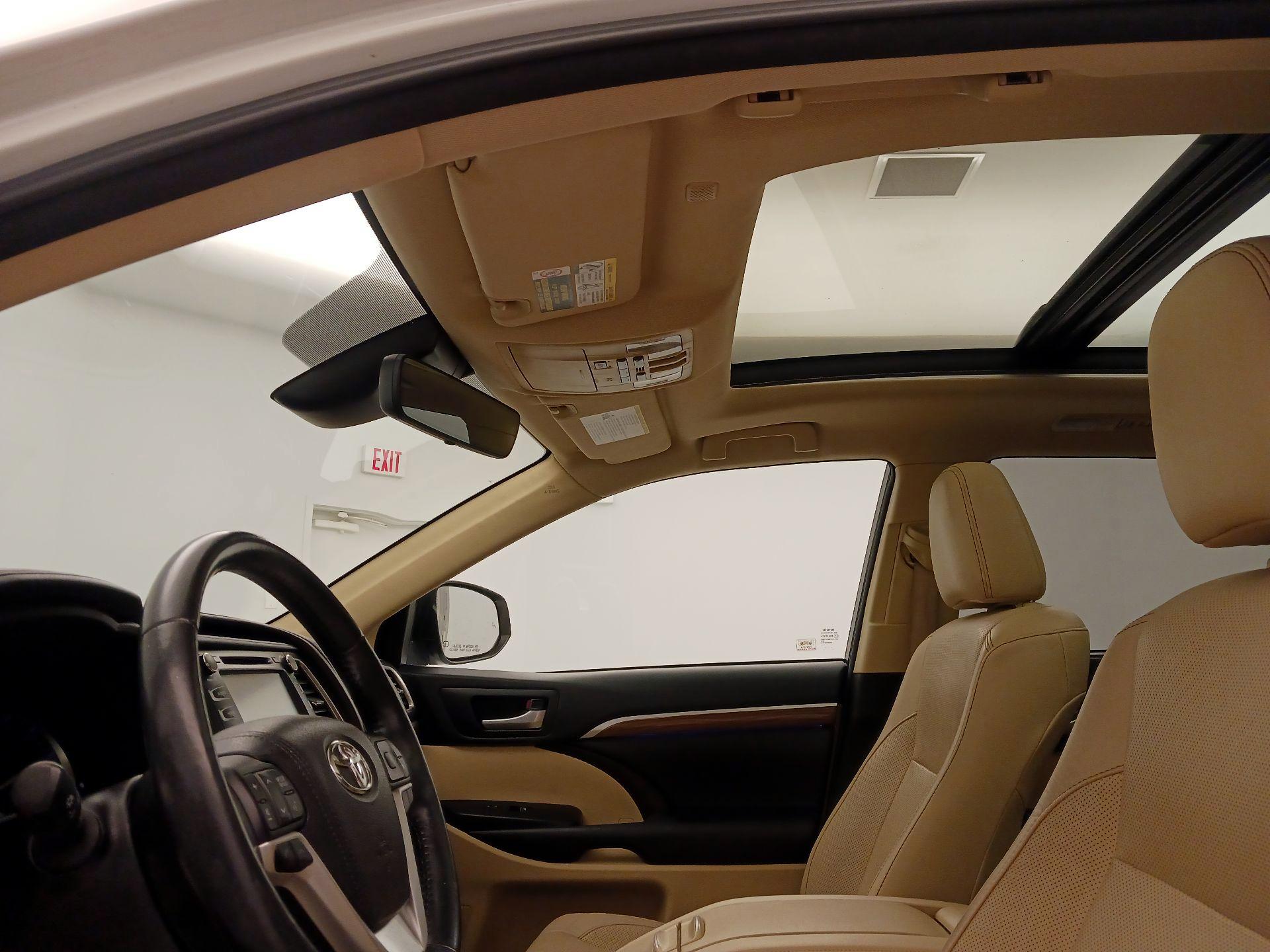 Thumbnail: 2018 Toyota Highlander - 20