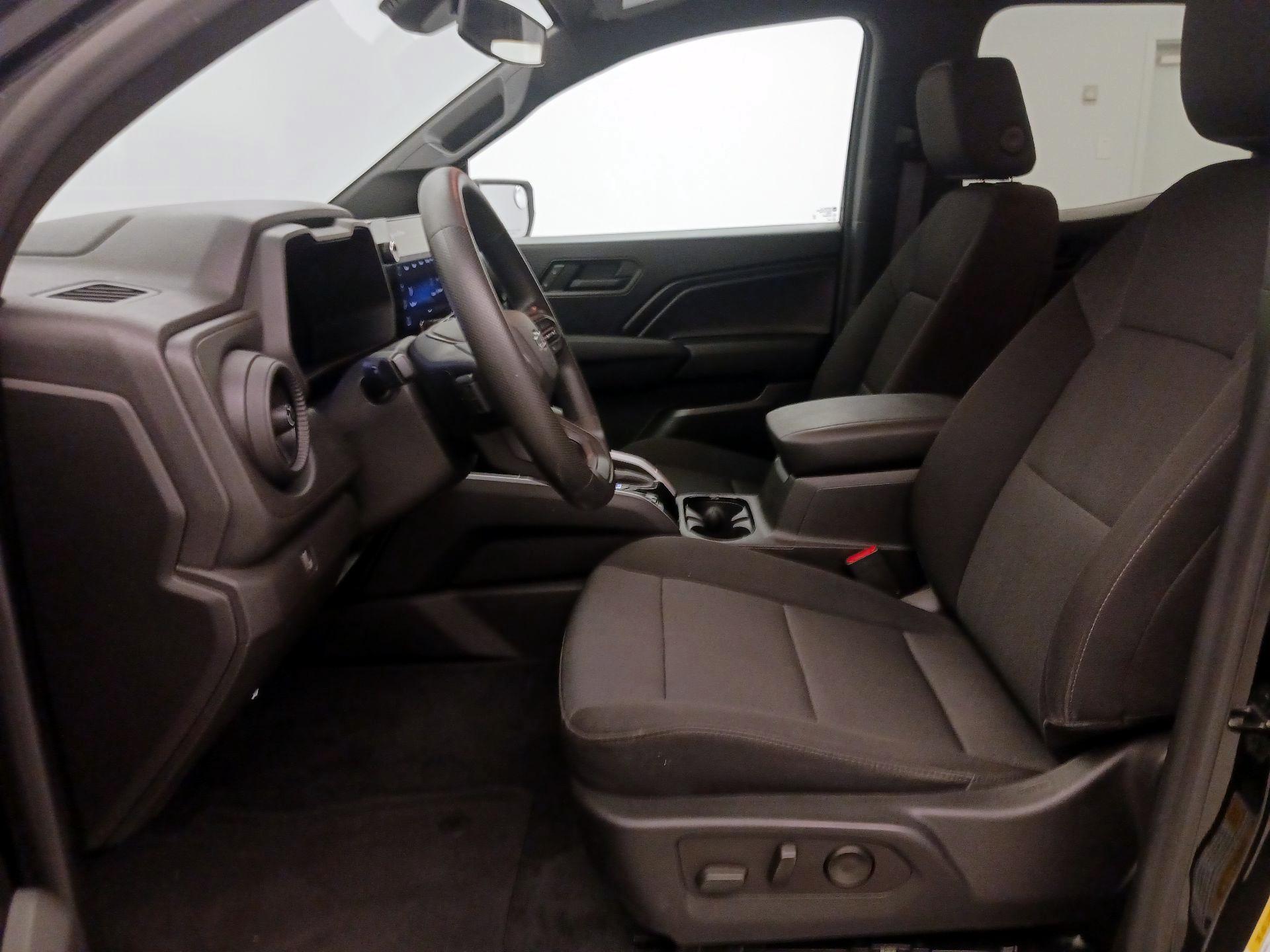 Thumbnail: 2023 Chevrolet Colorado - 11