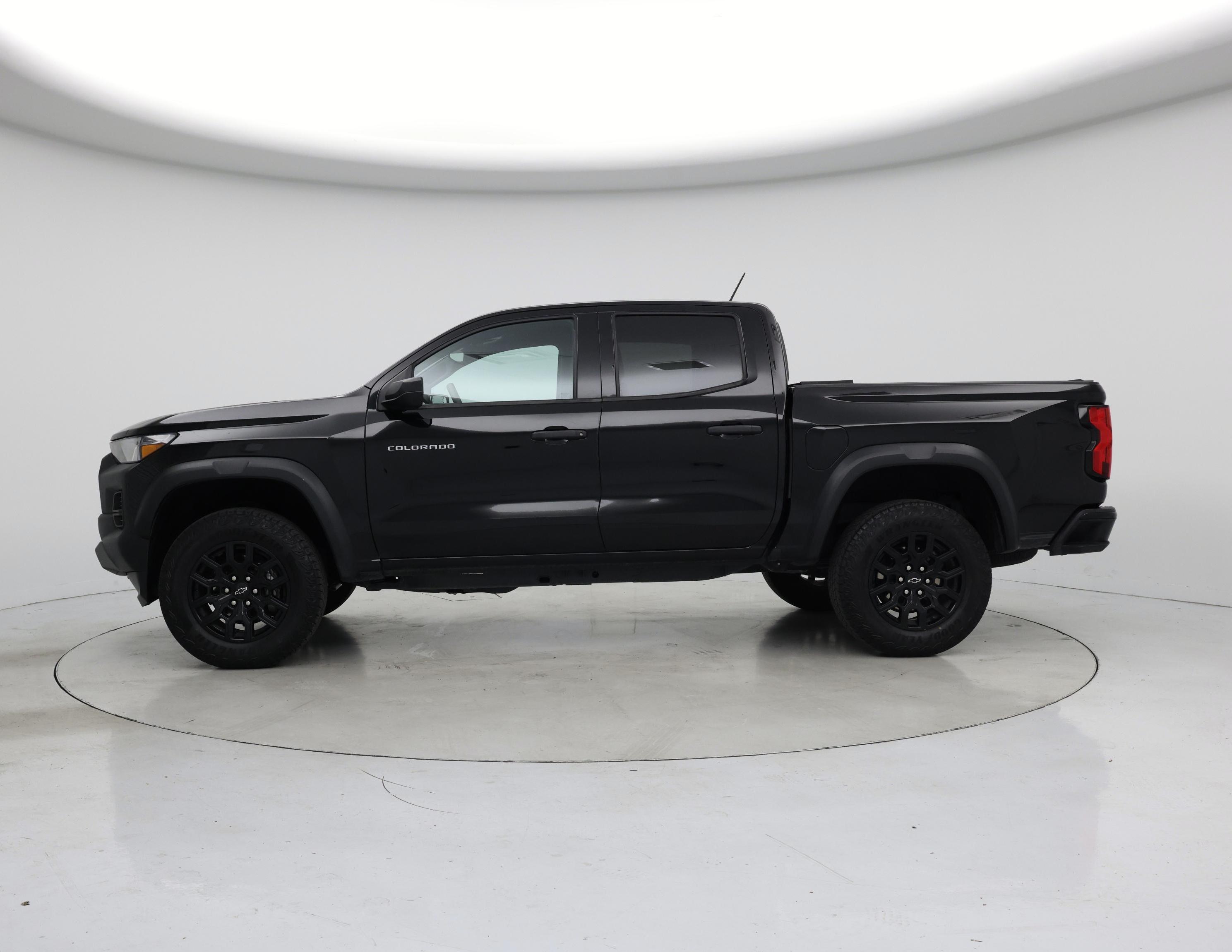 Thumbnail: 2023 Chevrolet Colorado - 3