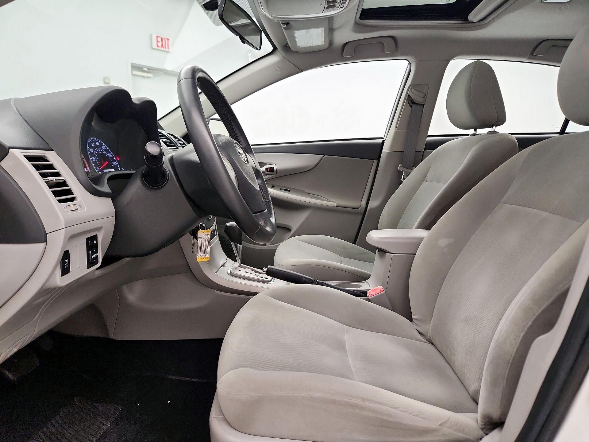 Thumbnail: 2013 Toyota Corolla - 11