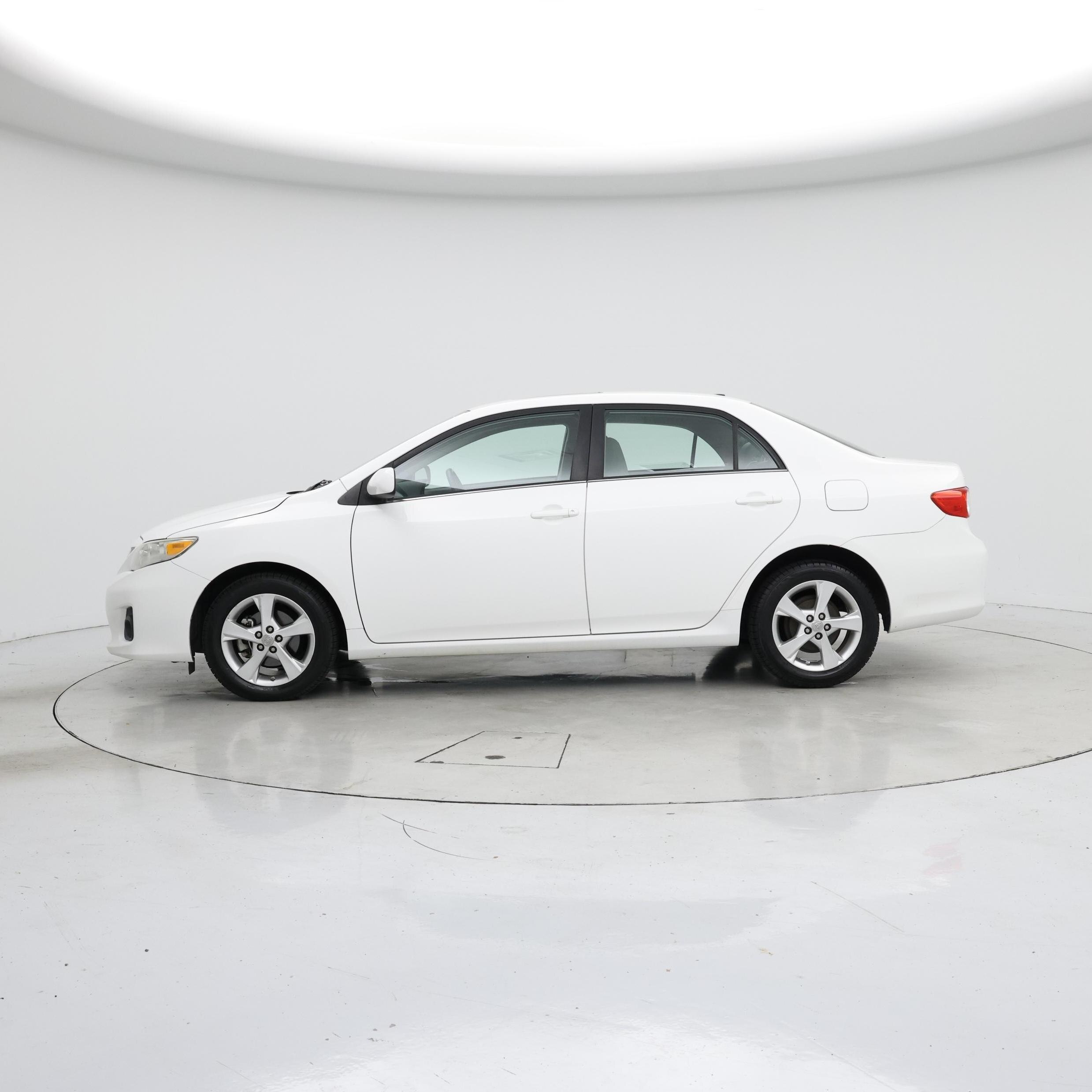 Thumbnail: 2013 Toyota Corolla - 3