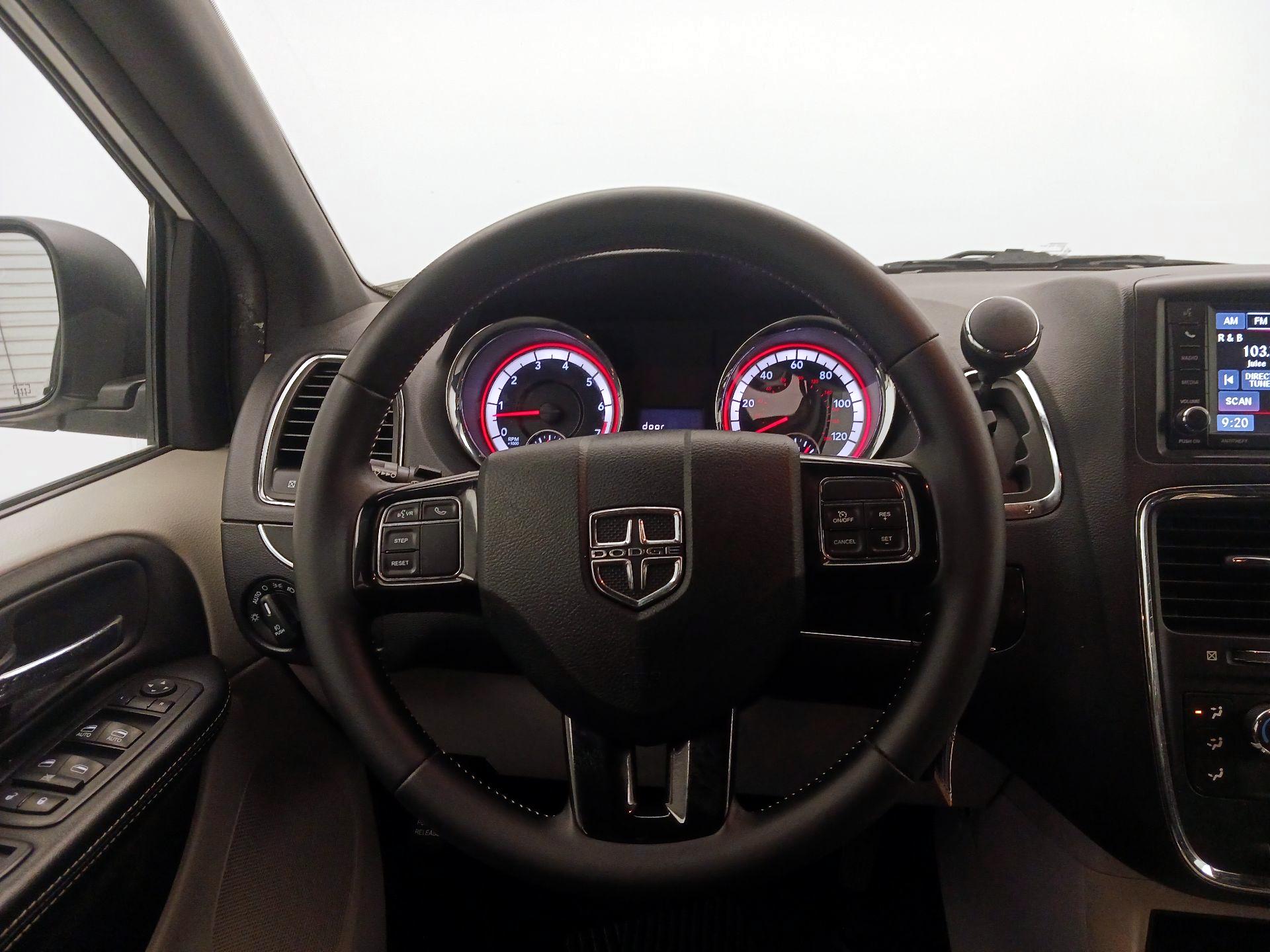 Thumbnail: 2017 Dodge Grand Caravan - 10