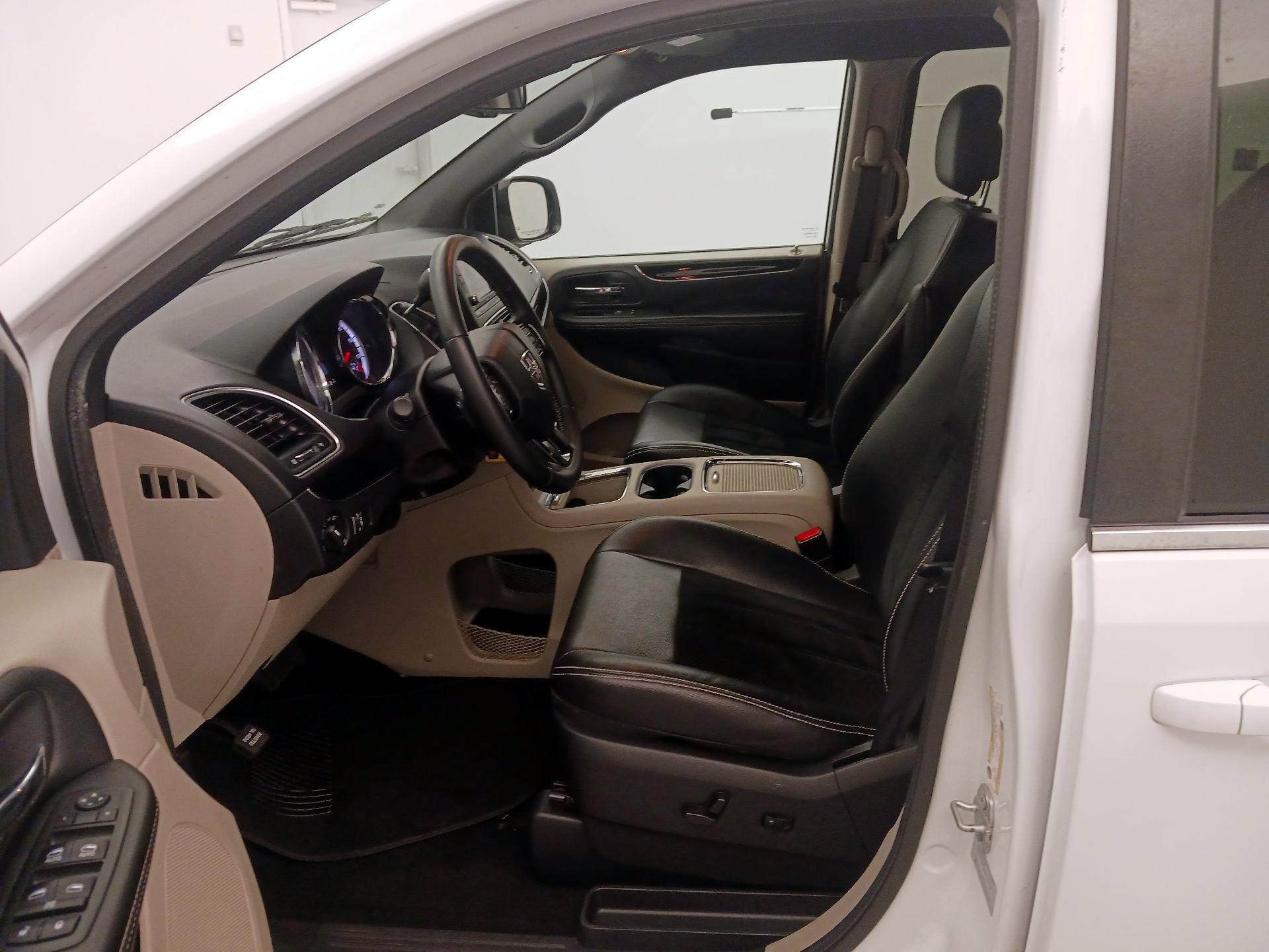 Thumbnail: 2017 Dodge Grand Caravan - 11