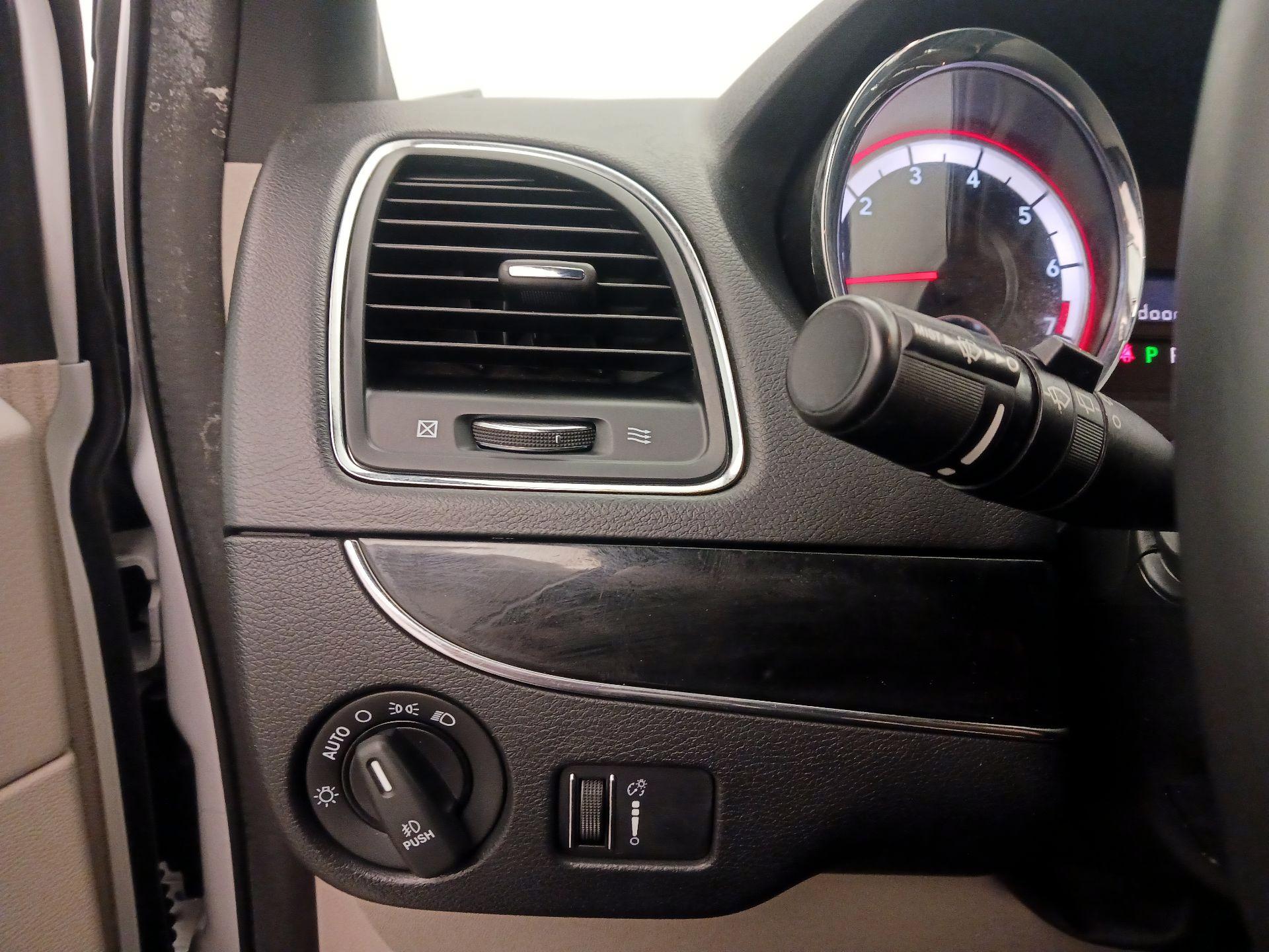 Thumbnail: 2017 Dodge Grand Caravan - 13