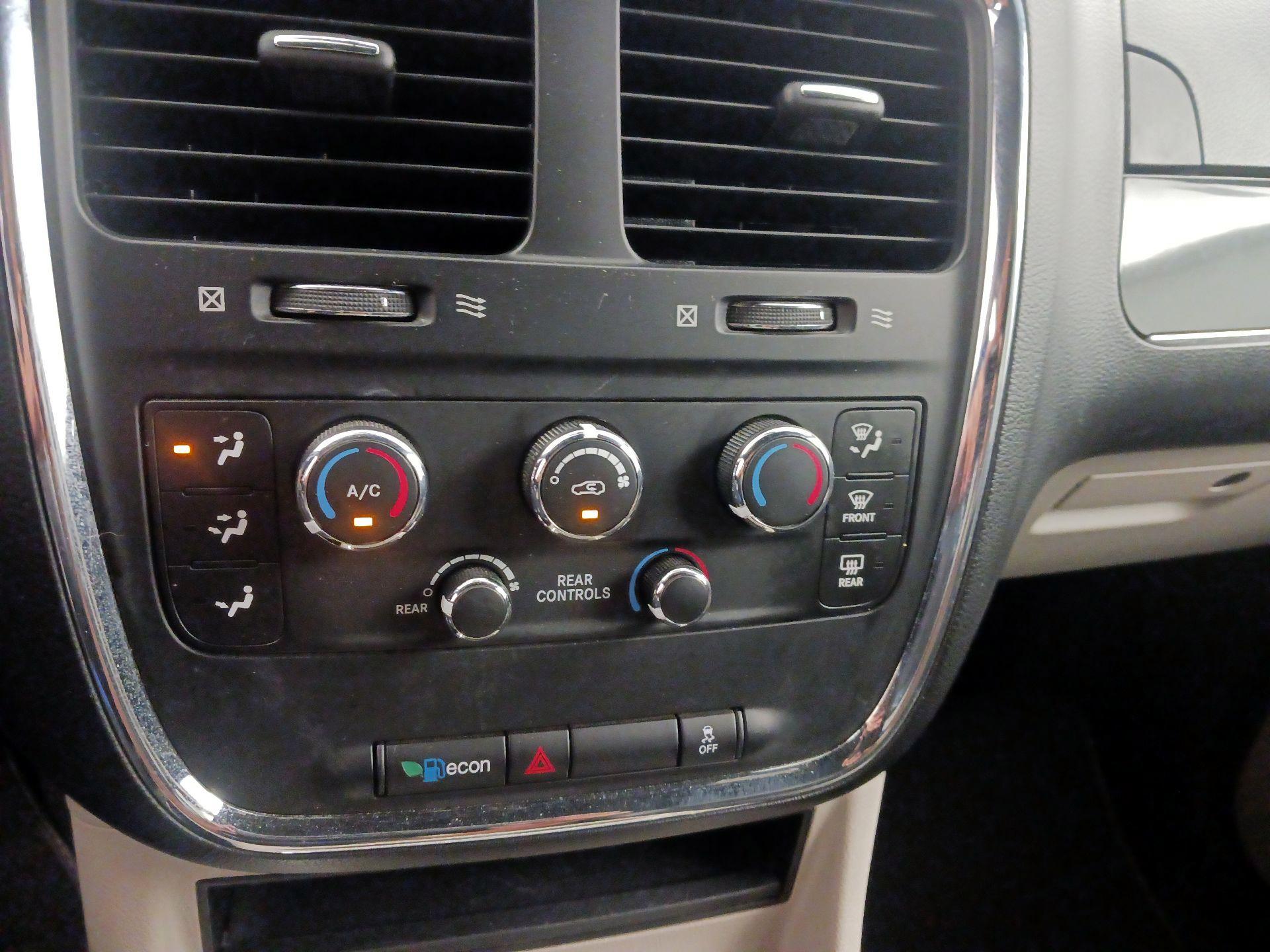 Thumbnail: 2017 Dodge Grand Caravan - 16