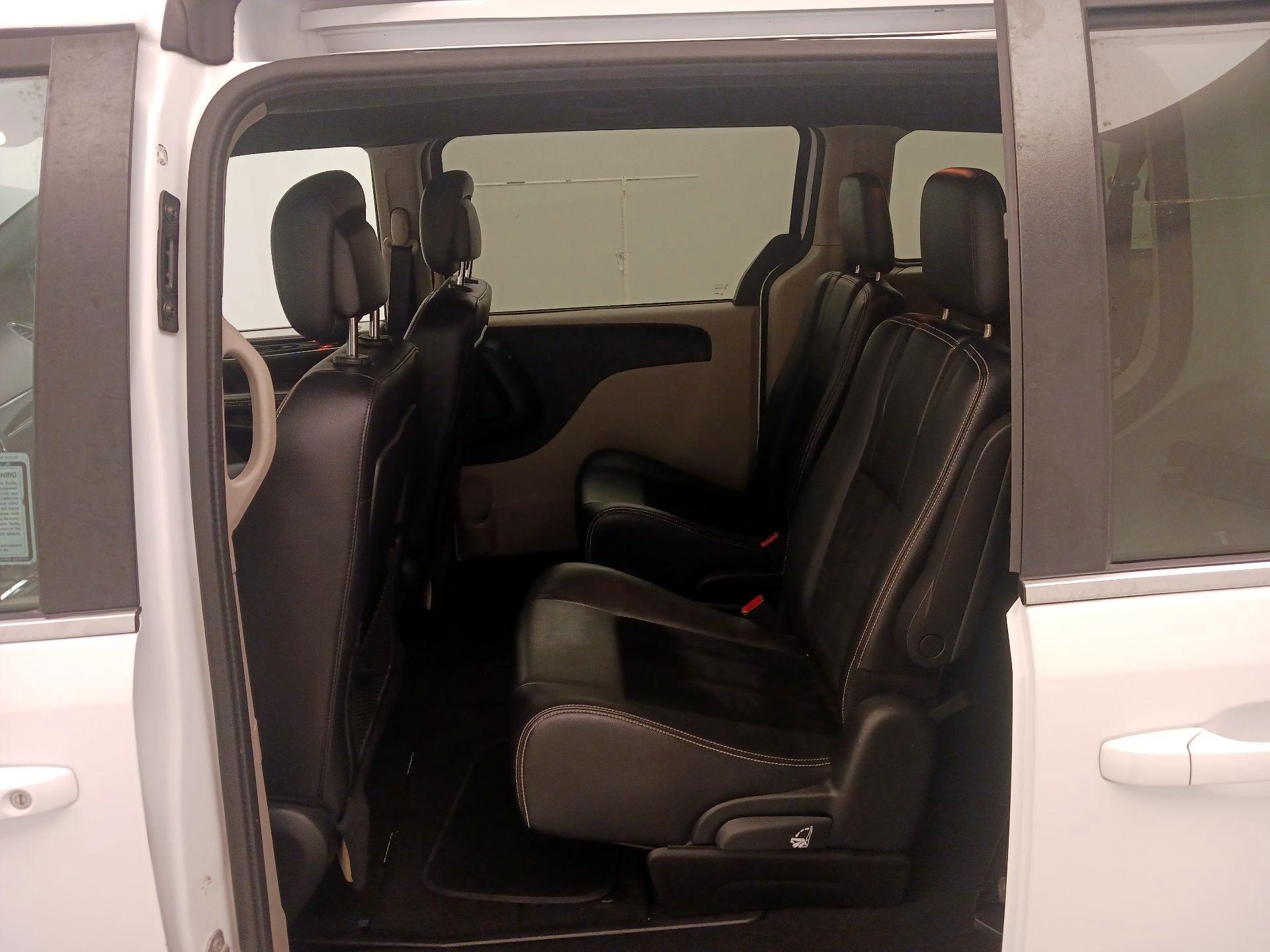 Thumbnail: 2017 Dodge Grand Caravan - 18