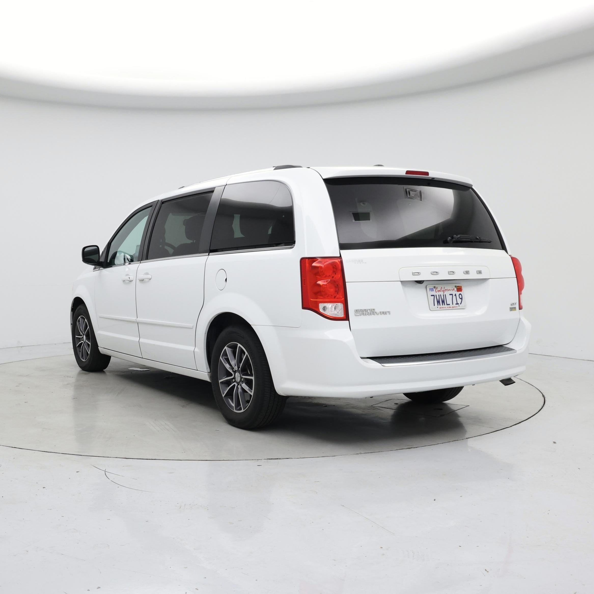 Thumbnail: 2017 Dodge Grand Caravan - 2