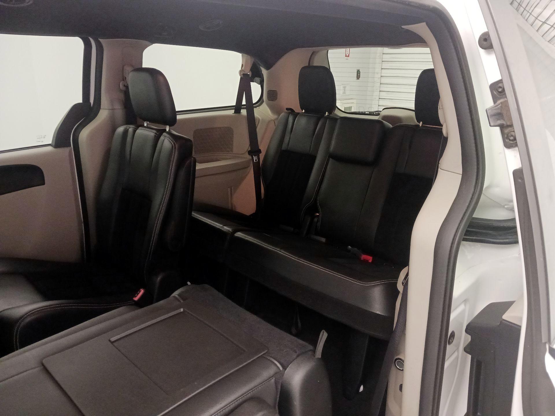 Thumbnail: 2017 Dodge Grand Caravan - 19
