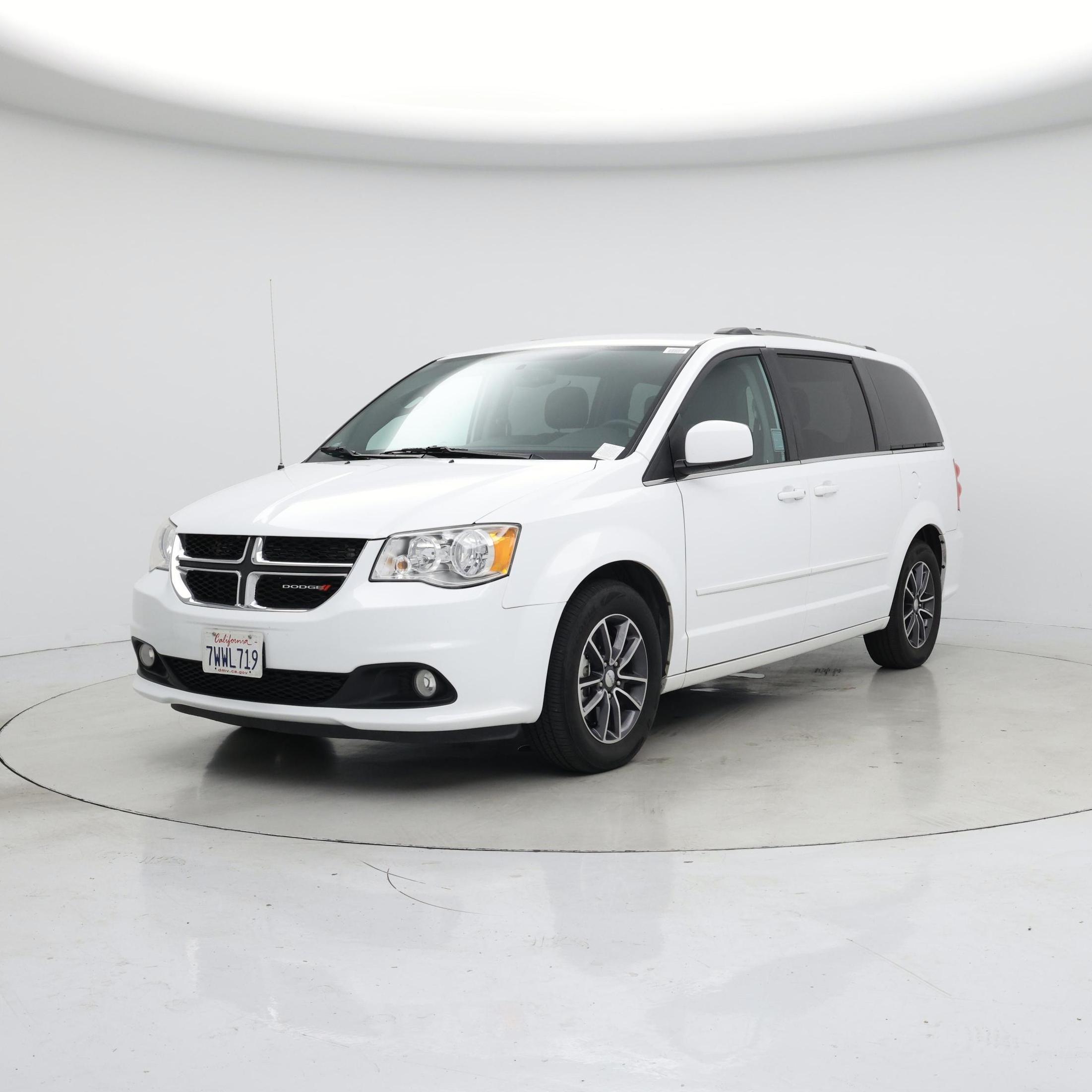 Thumbnail: 2017 Dodge Grand Caravan - 4