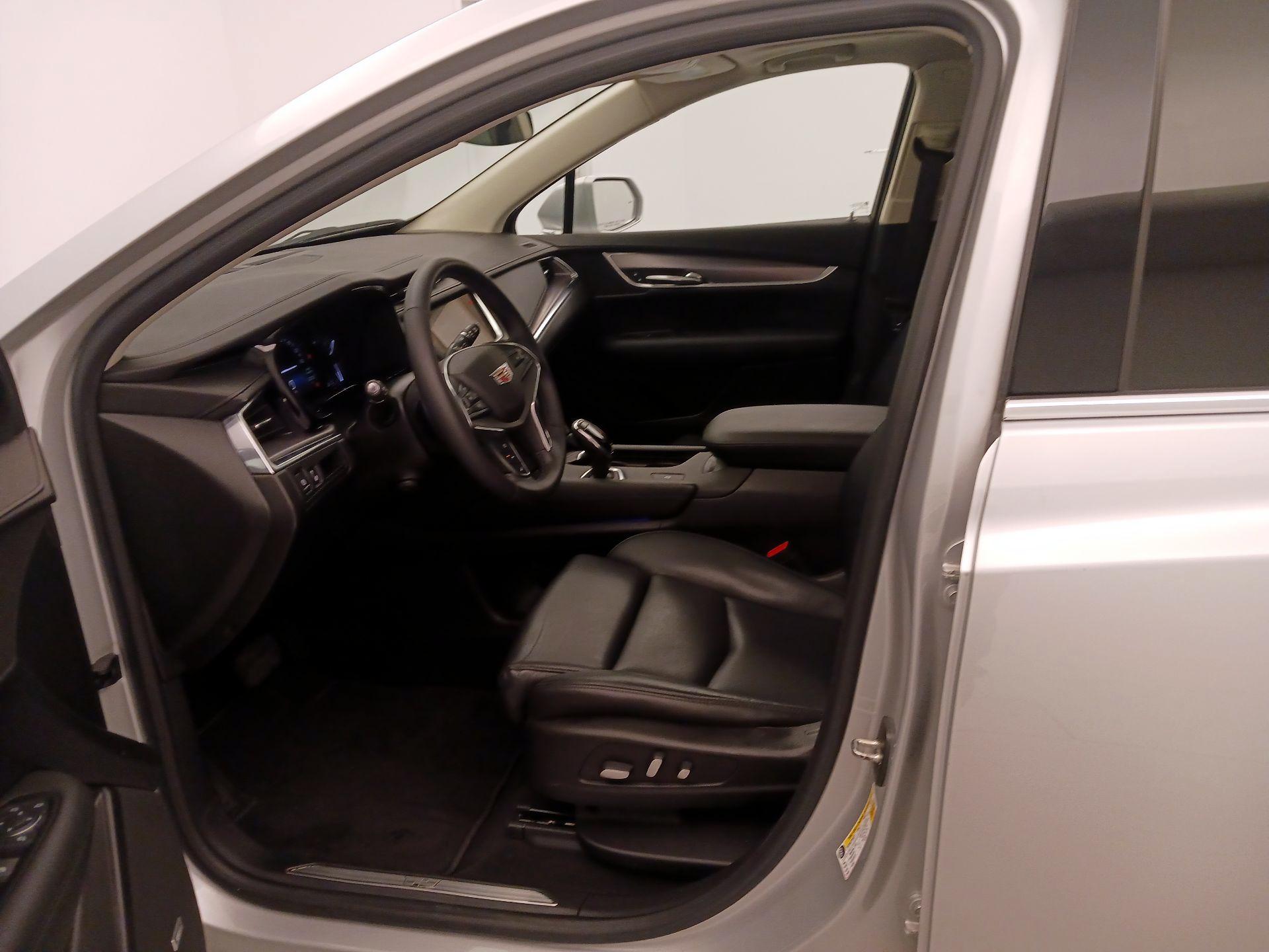 Thumbnail: 2017 Cadillac XT5 - 11