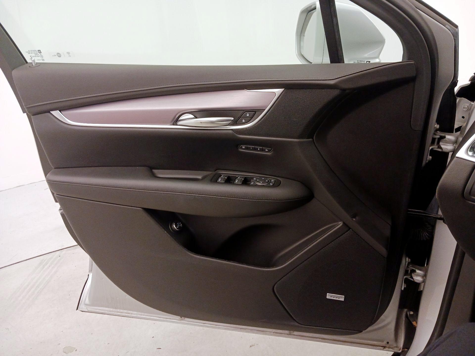 Thumbnail: 2017 Cadillac XT5 - 12