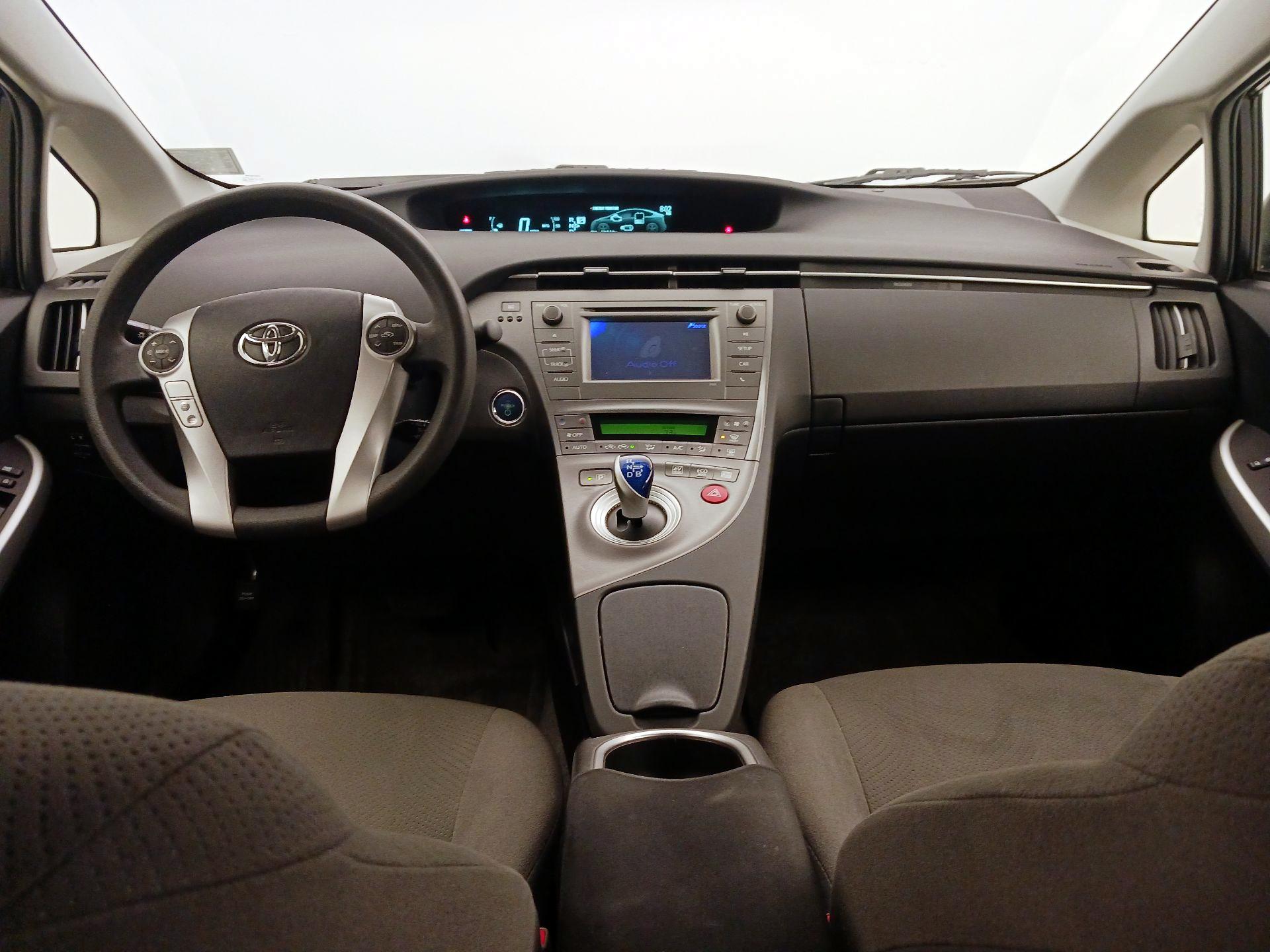 Thumbnail: 2015 Toyota Prius - 9