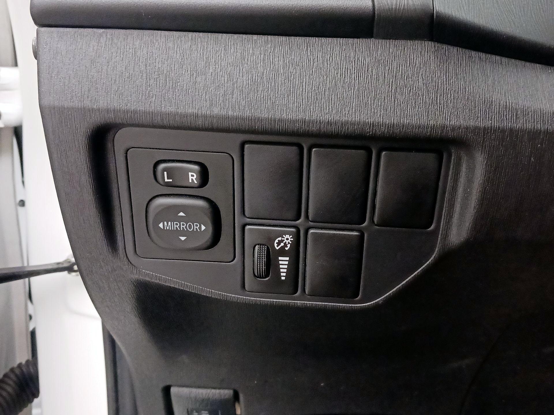 Thumbnail: 2015 Toyota Prius - 13