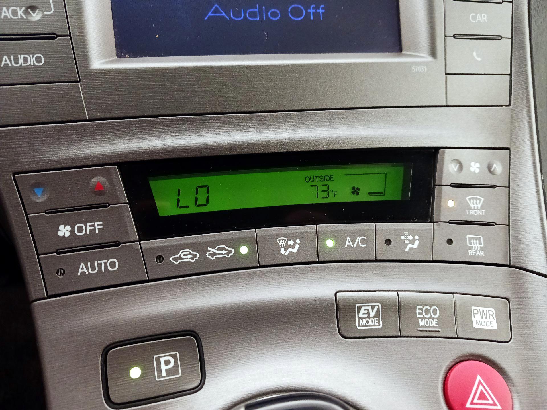 Thumbnail: 2015 Toyota Prius - 16