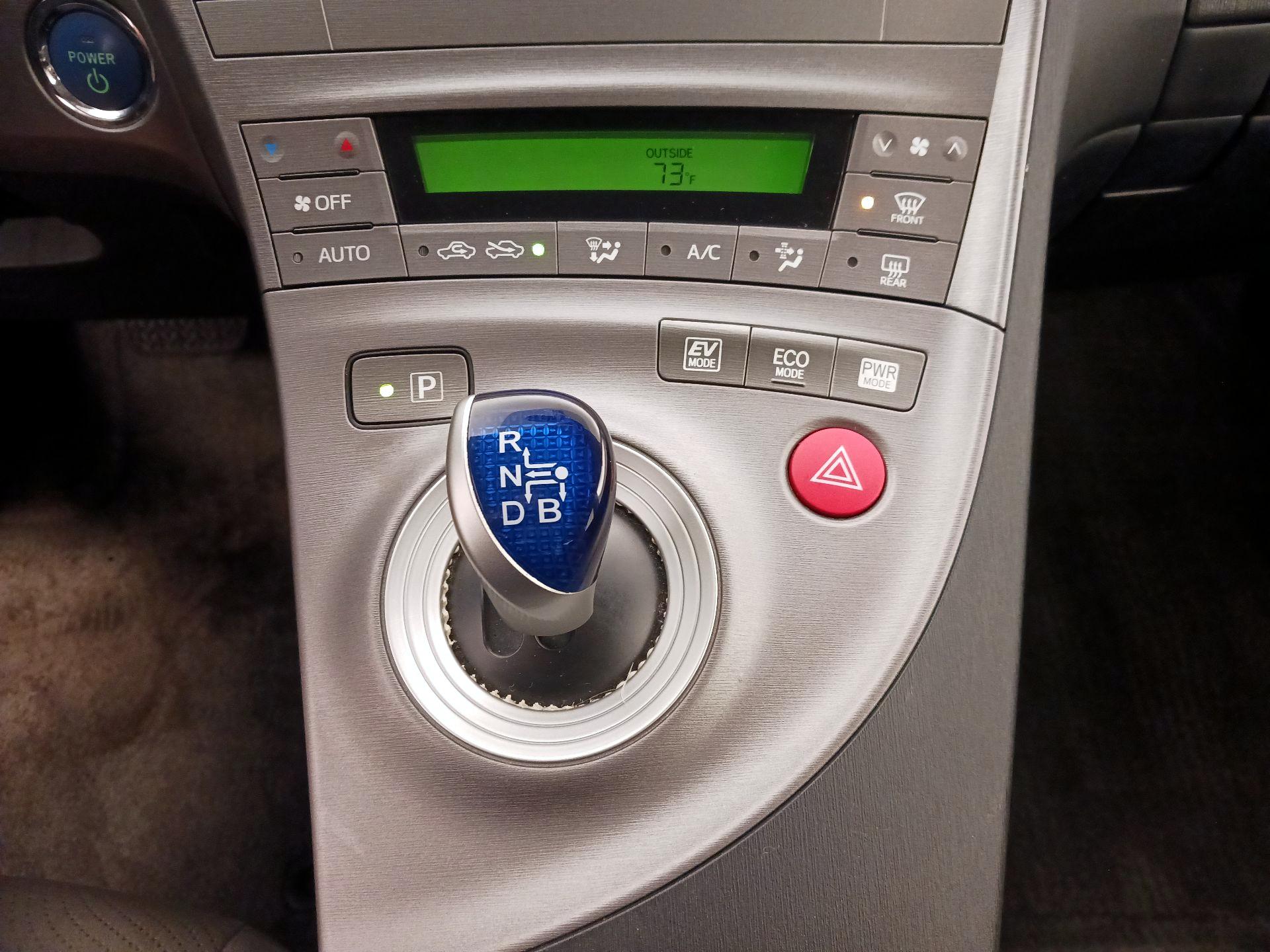 Thumbnail: 2015 Toyota Prius - 17