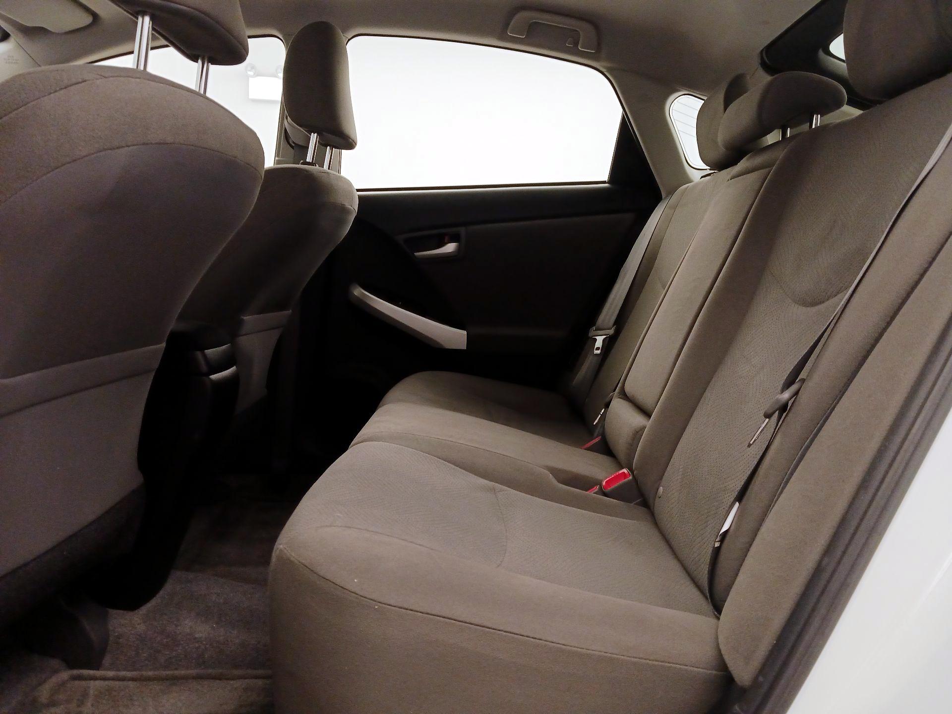 Thumbnail: 2015 Toyota Prius - 18