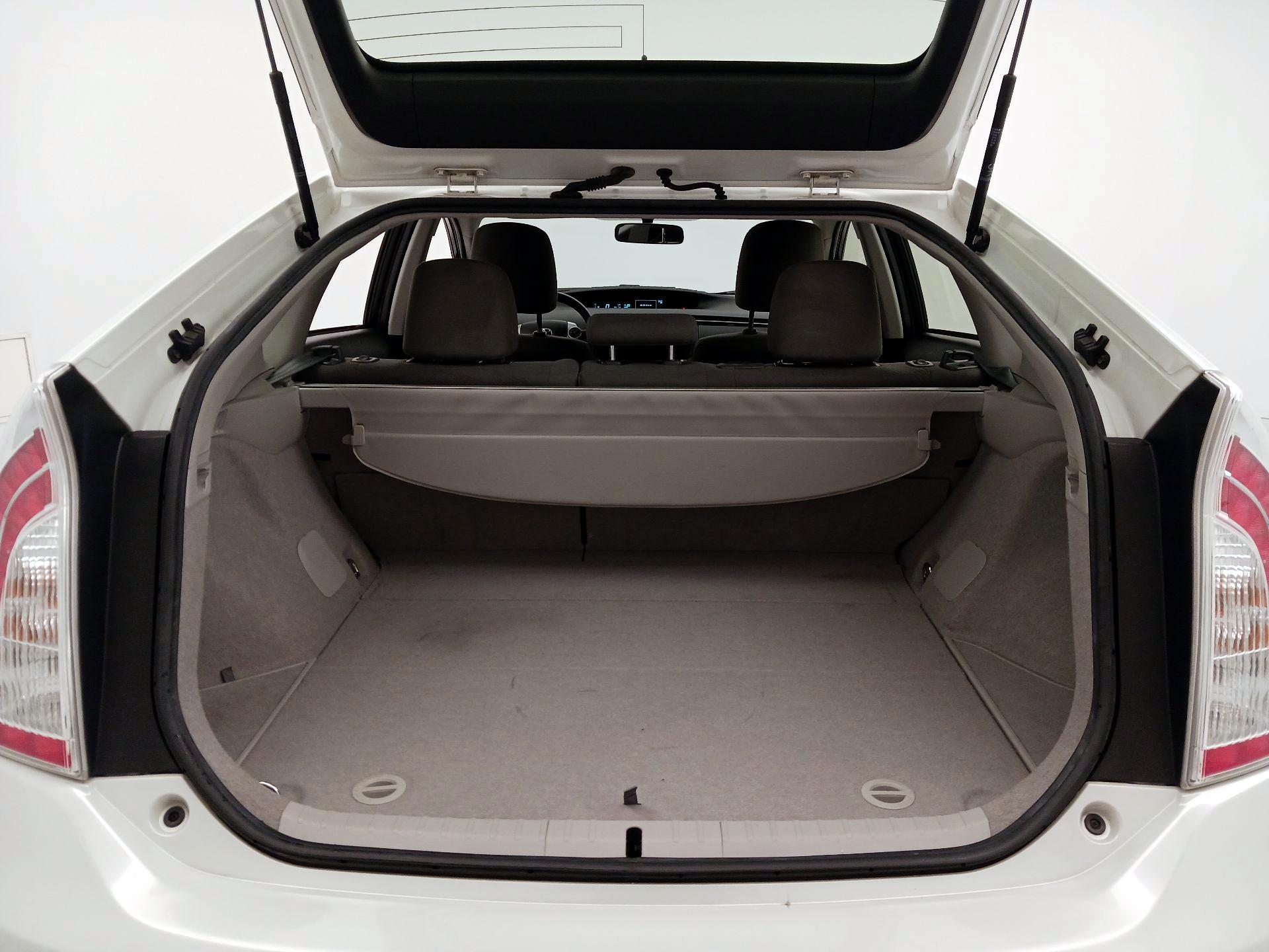 Thumbnail: 2015 Toyota Prius - 19