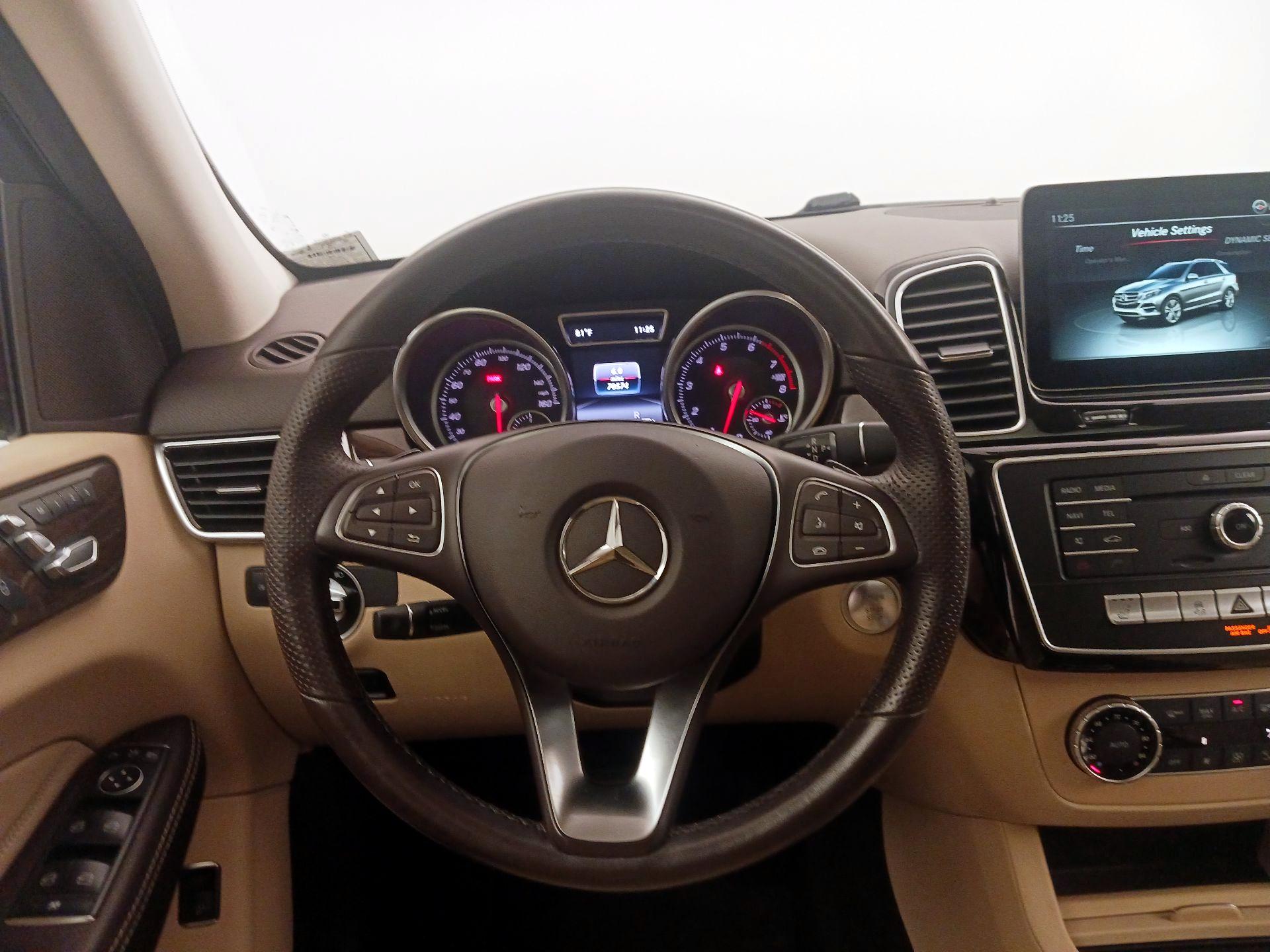 Thumbnail: 2016 Mercedes-Benz GLE - 10