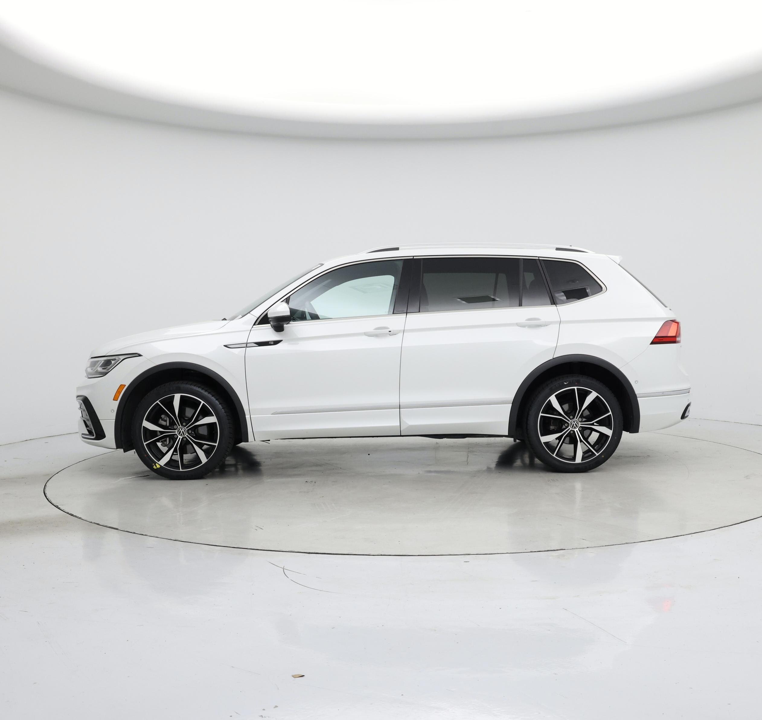Thumbnail: 2022 Volkswagen Tiguan - 3