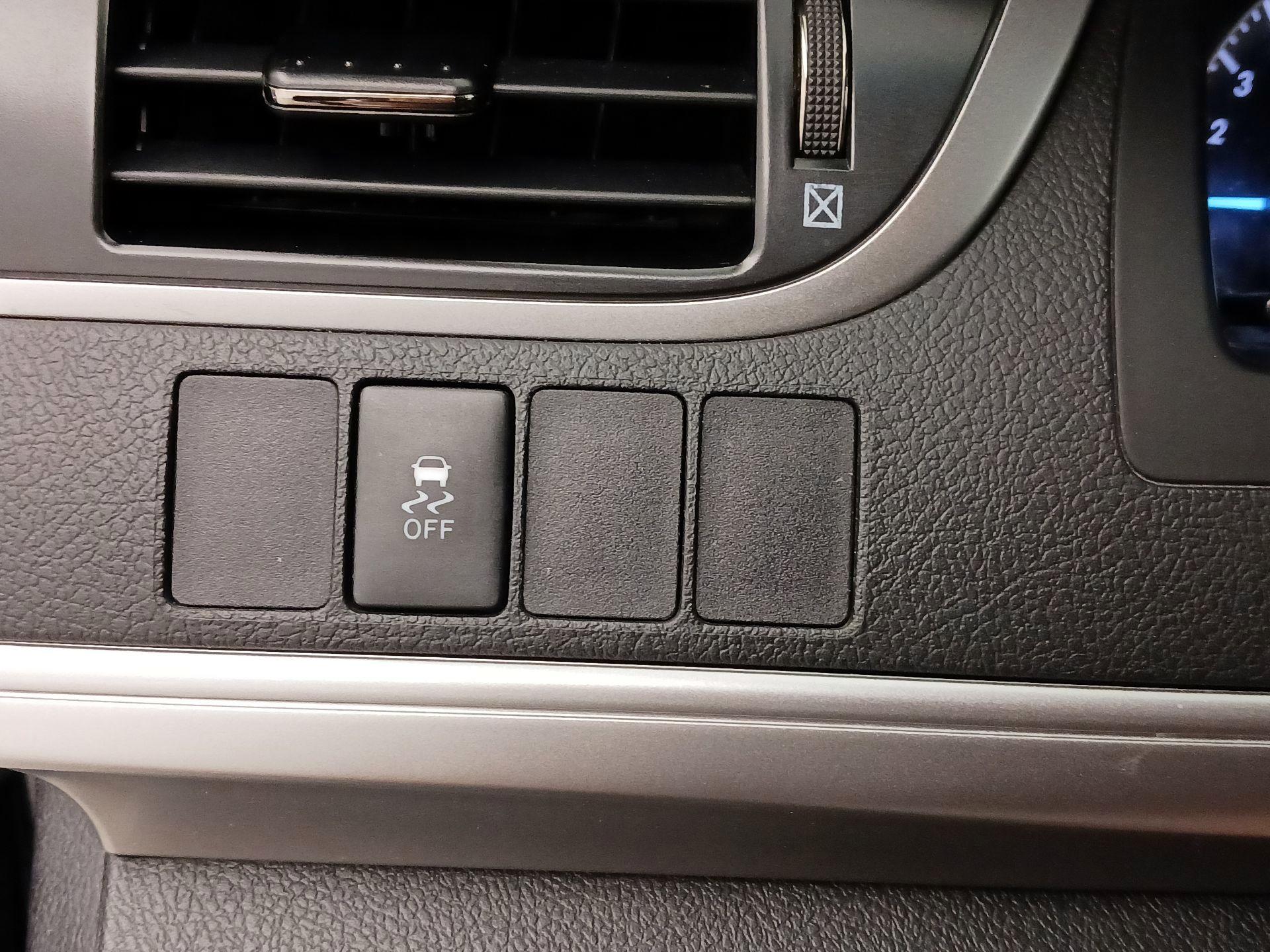 Thumbnail: 2014 Toyota Camry - 13