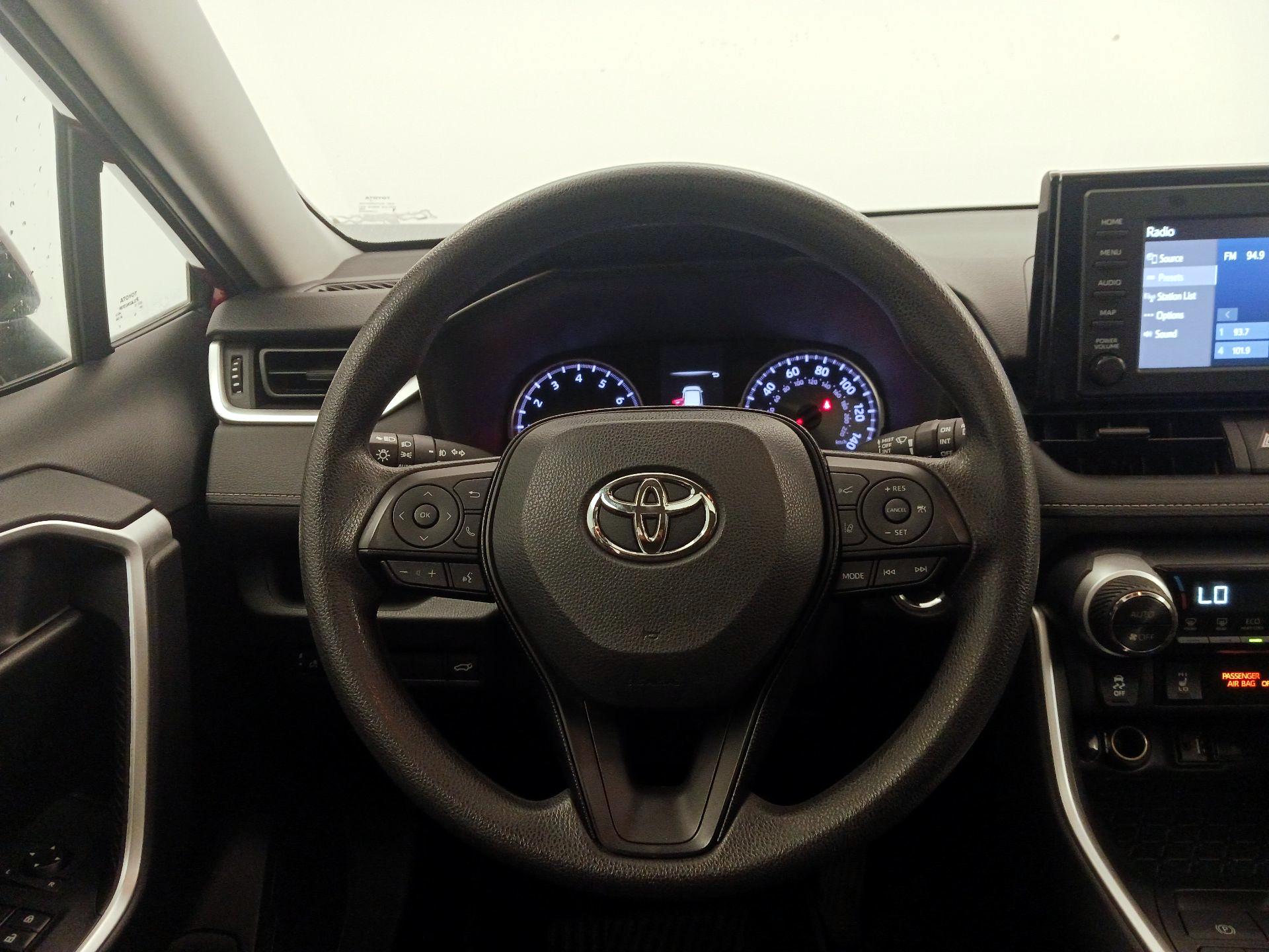 Thumbnail: 2019 Toyota RAV4 - 10