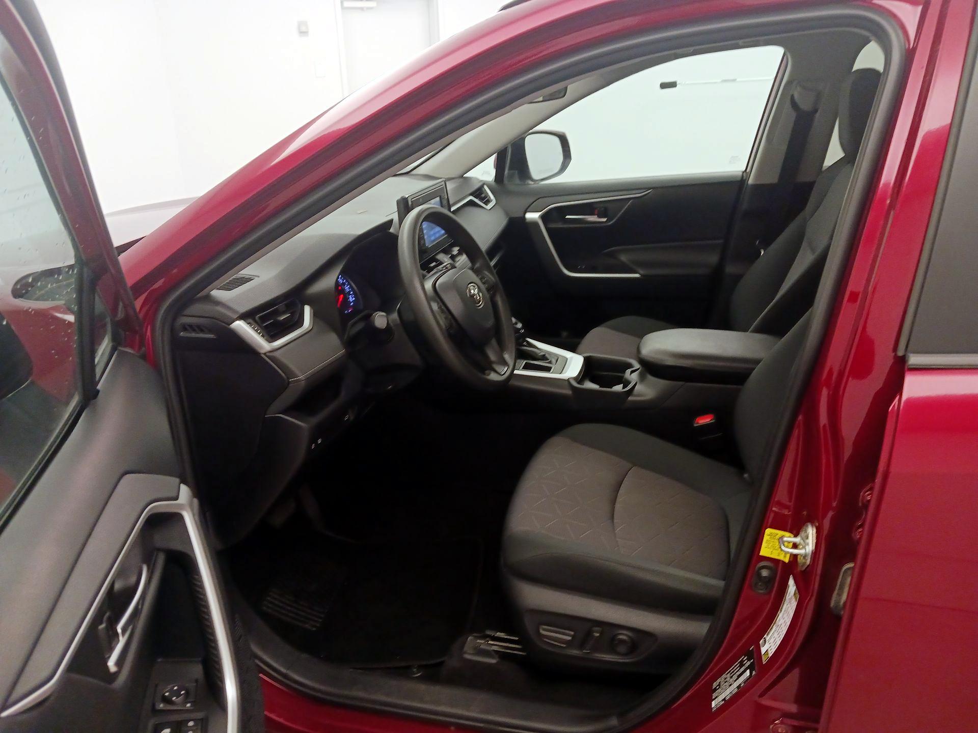 Thumbnail: 2019 Toyota RAV4 - 11