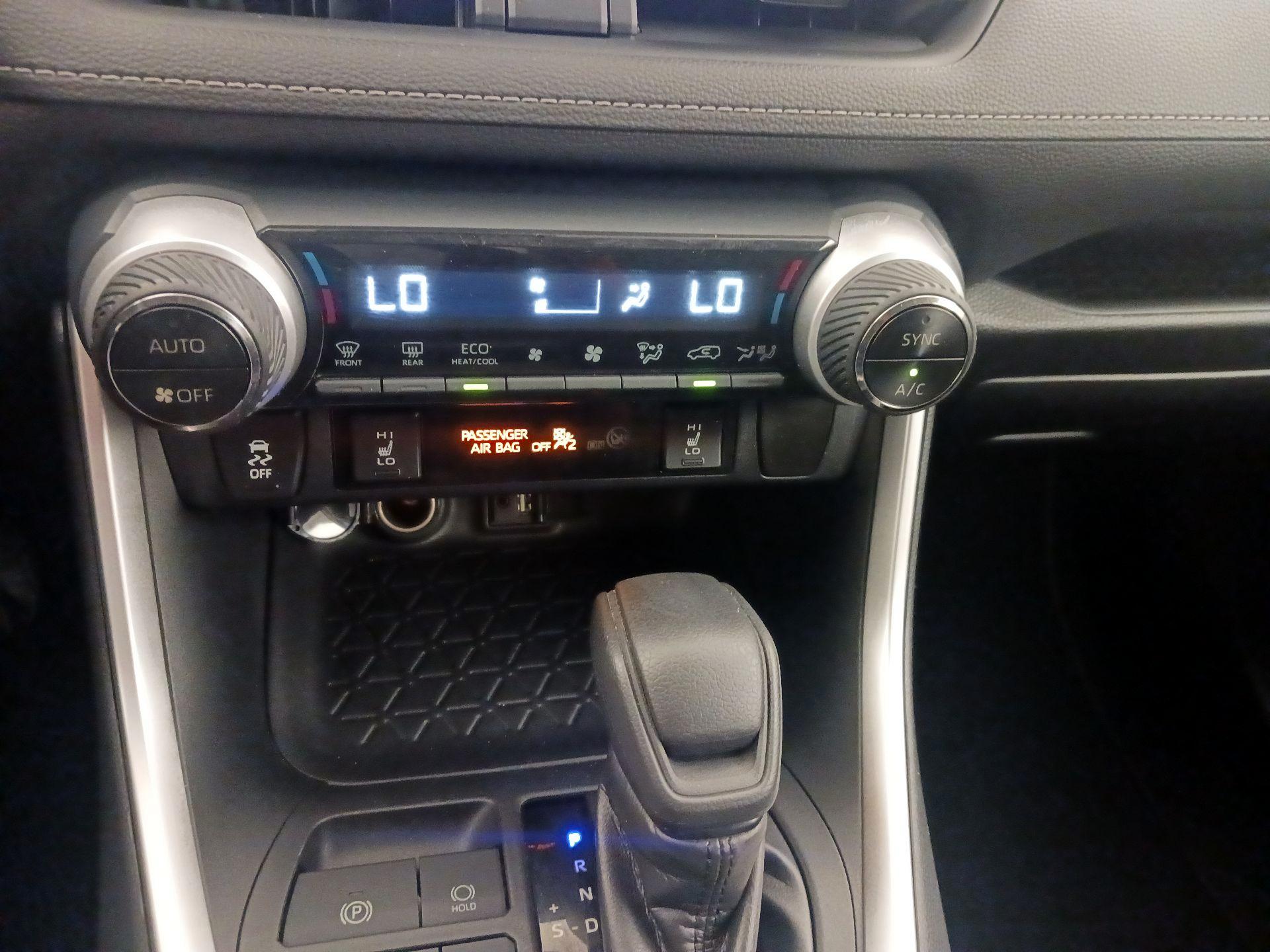 Thumbnail: 2019 Toyota RAV4 - 16