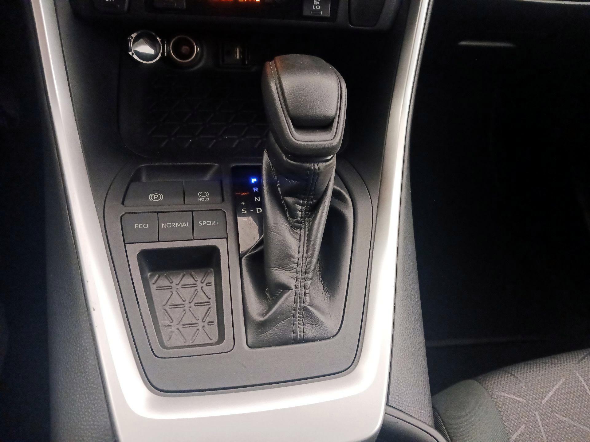 Thumbnail: 2019 Toyota RAV4 - 17