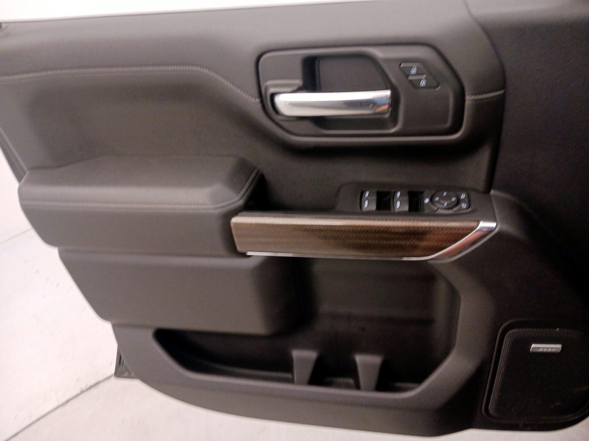 Thumbnail: 2021 Chevrolet Silverado 1500 - 12