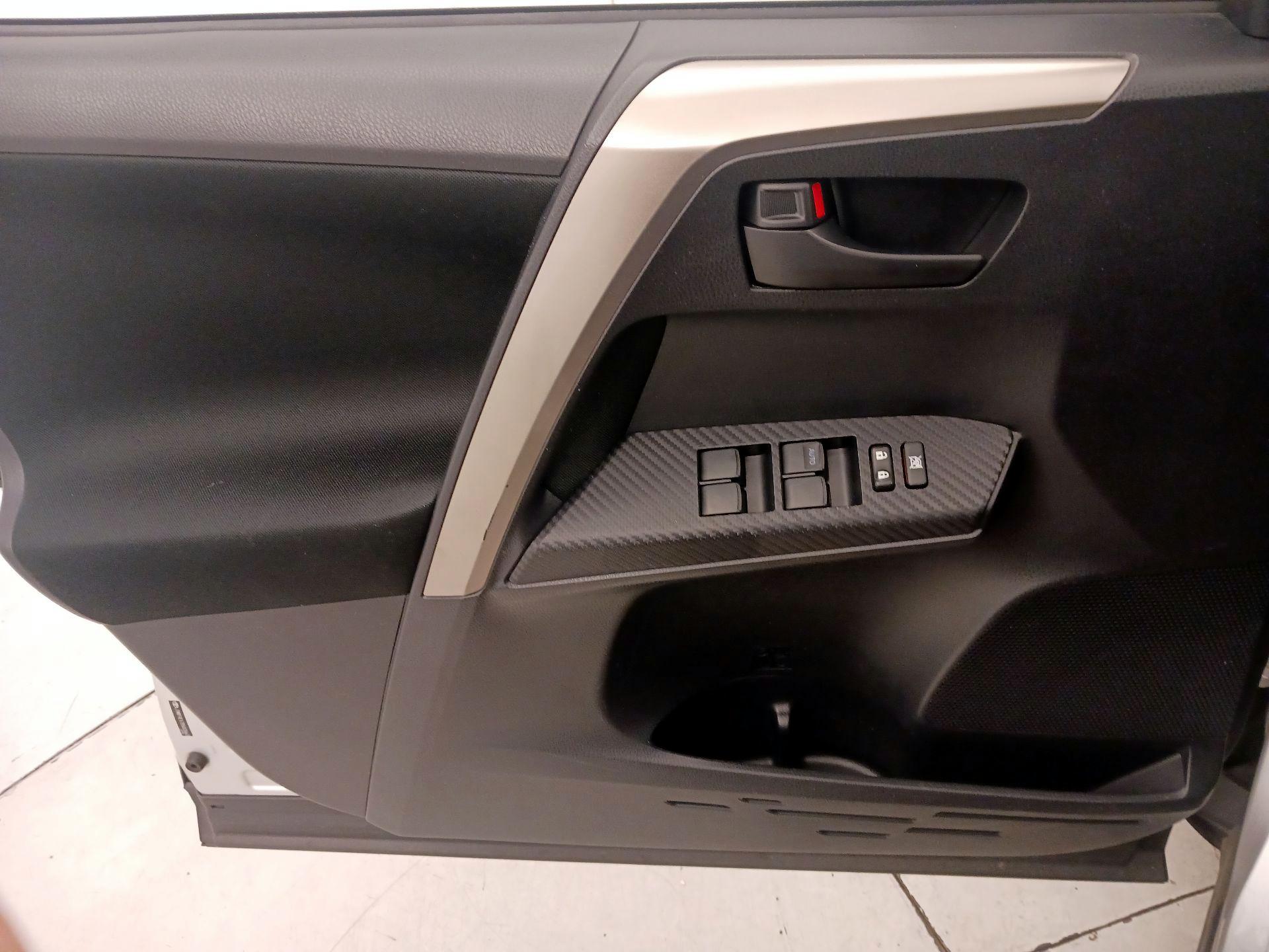 Thumbnail: 2013 Toyota RAV4 - 12