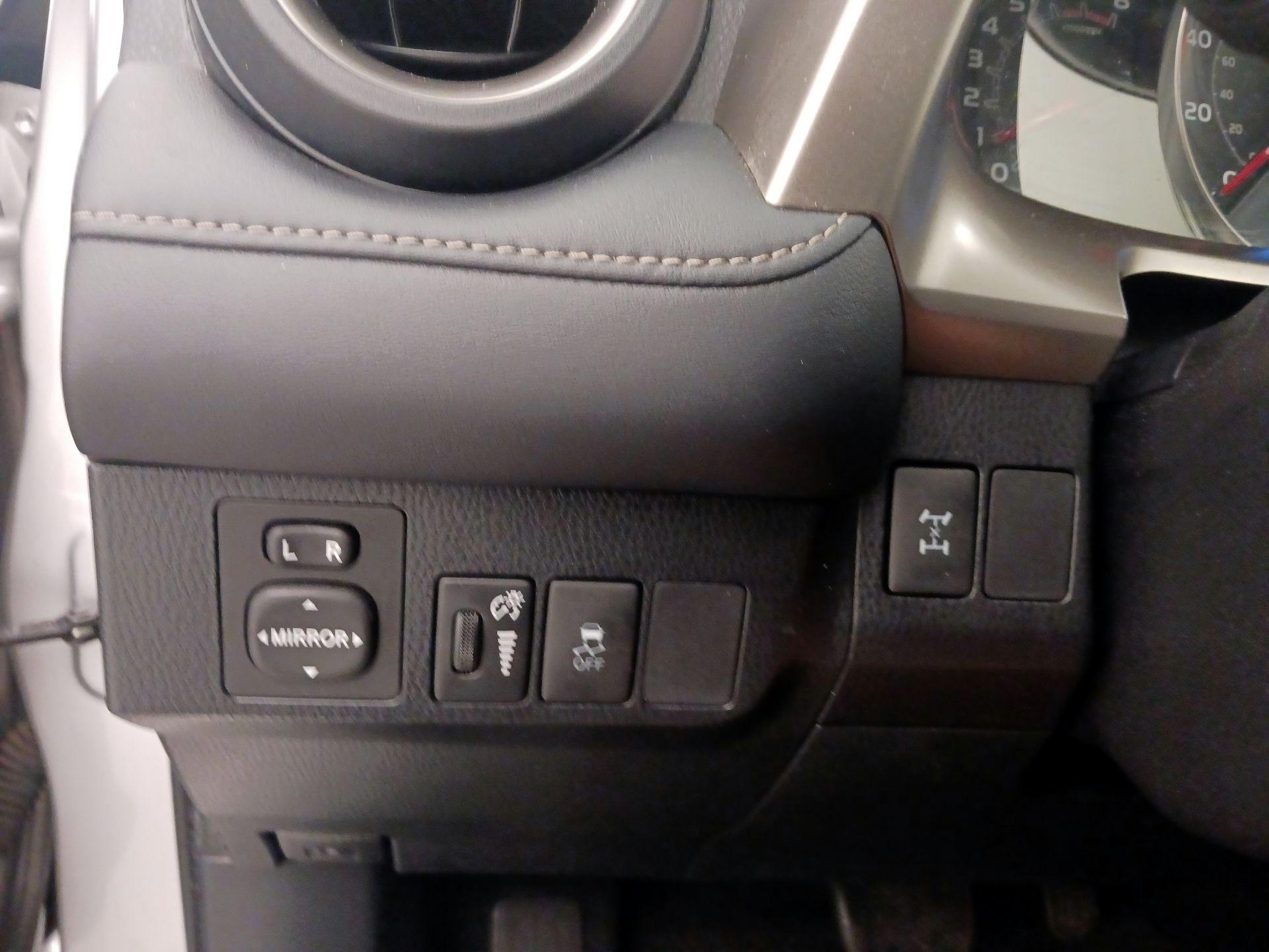 Thumbnail: 2013 Toyota RAV4 - 13