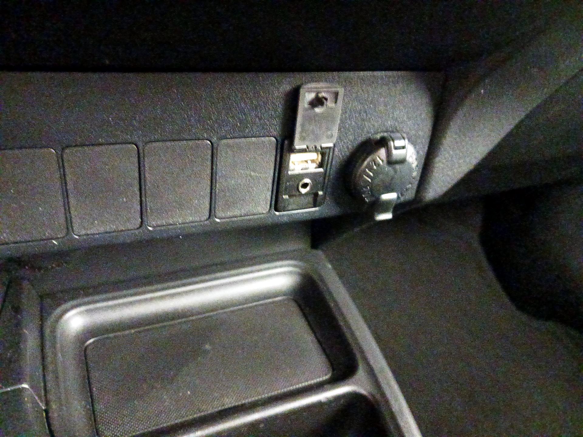 Thumbnail: 2013 Toyota RAV4 - 18