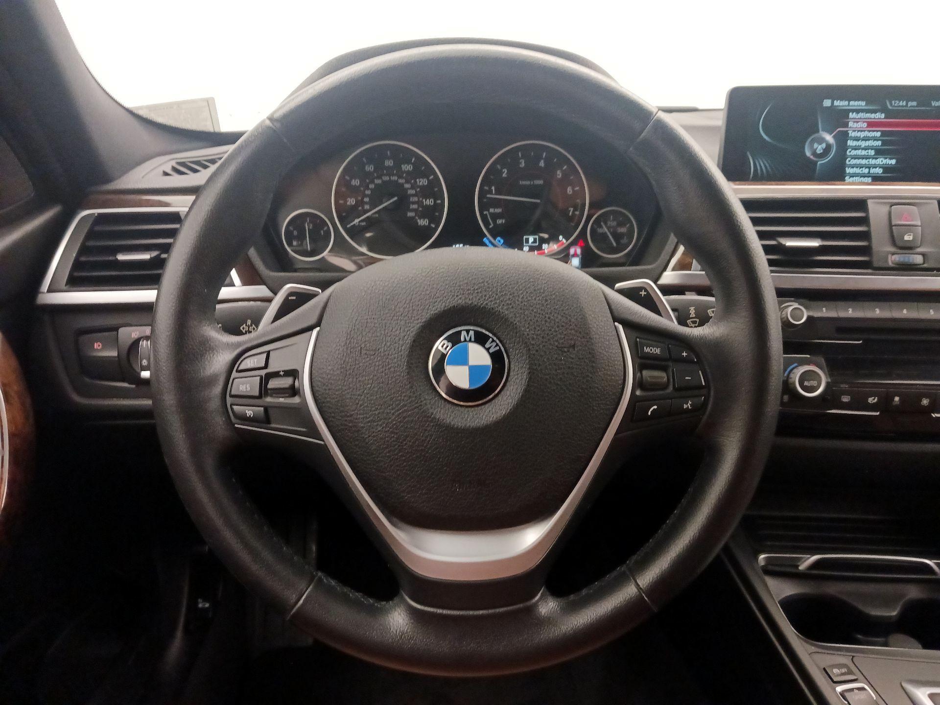 Thumbnail: 2016 BMW 3 Series - 10