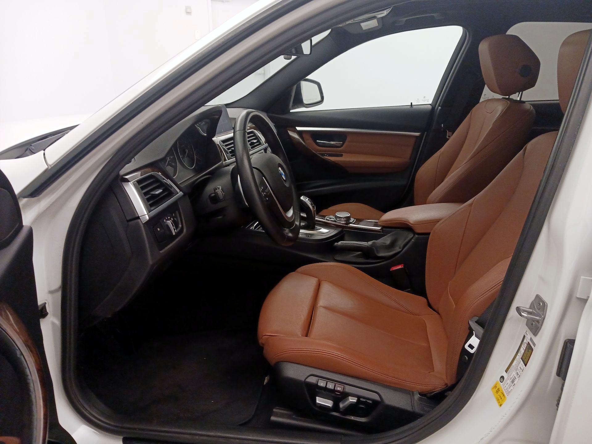 Thumbnail: 2016 BMW 3 Series - 11