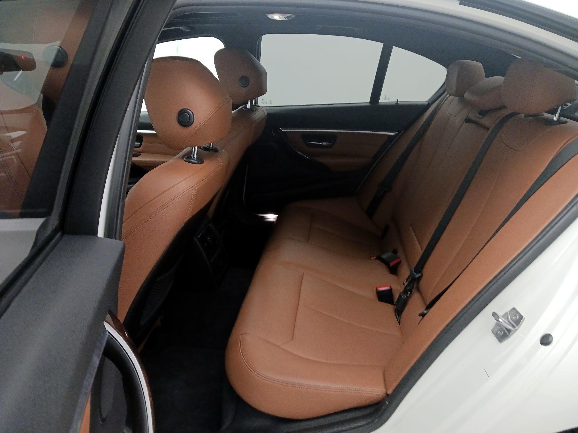 Thumbnail: 2016 BMW 3 Series - 20