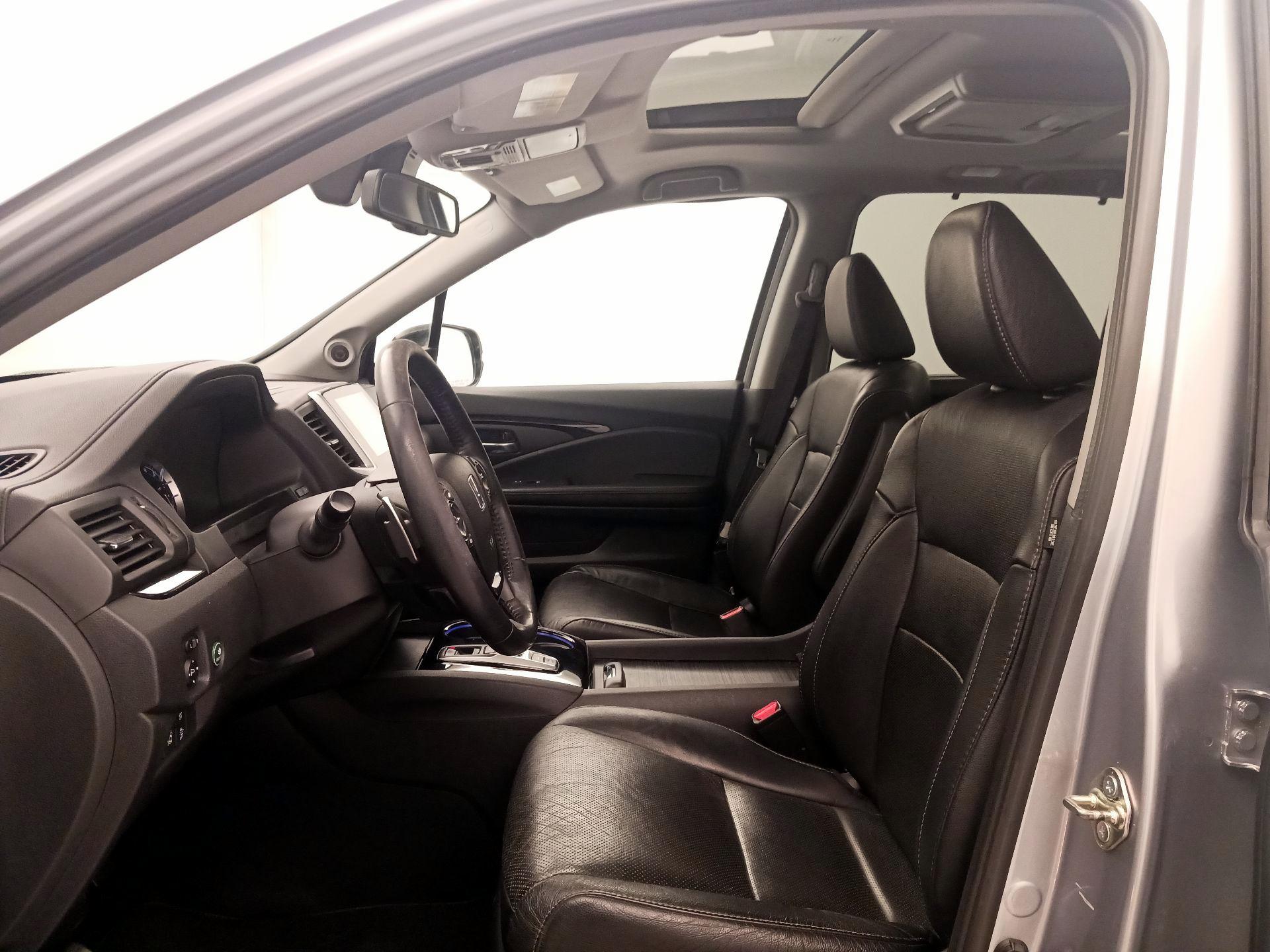 Thumbnail: 2017 Honda Pilot - 11