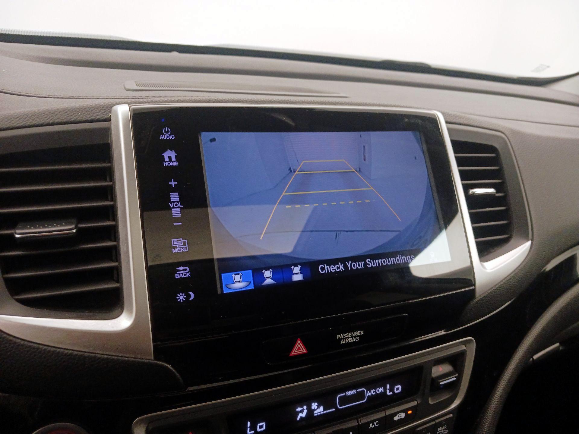 Thumbnail: 2017 Honda Pilot - 14