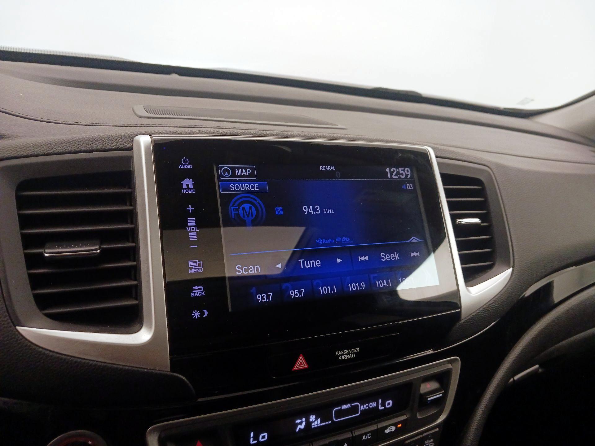 Thumbnail: 2017 Honda Pilot - 15