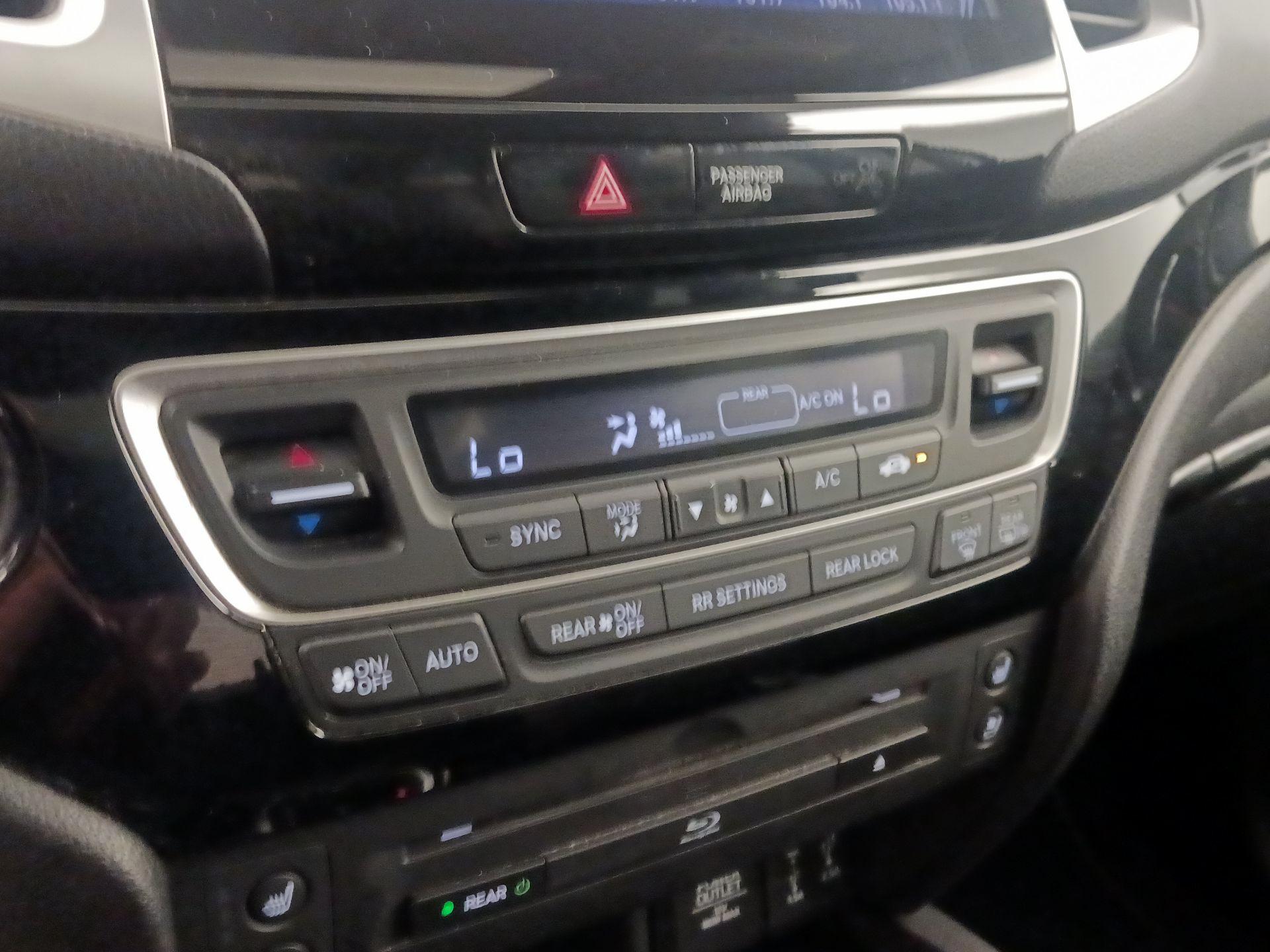 Thumbnail: 2017 Honda Pilot - 16