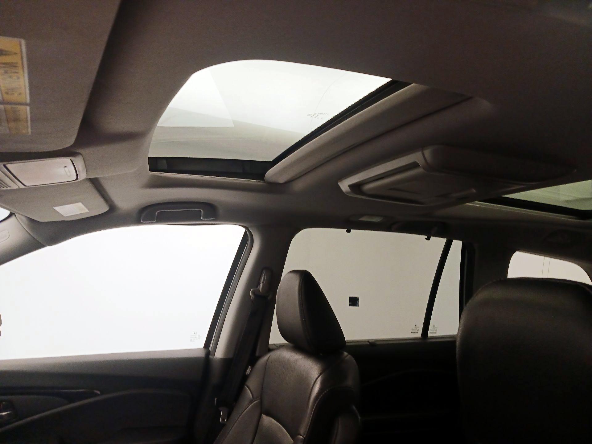 Thumbnail: 2017 Honda Pilot - 19