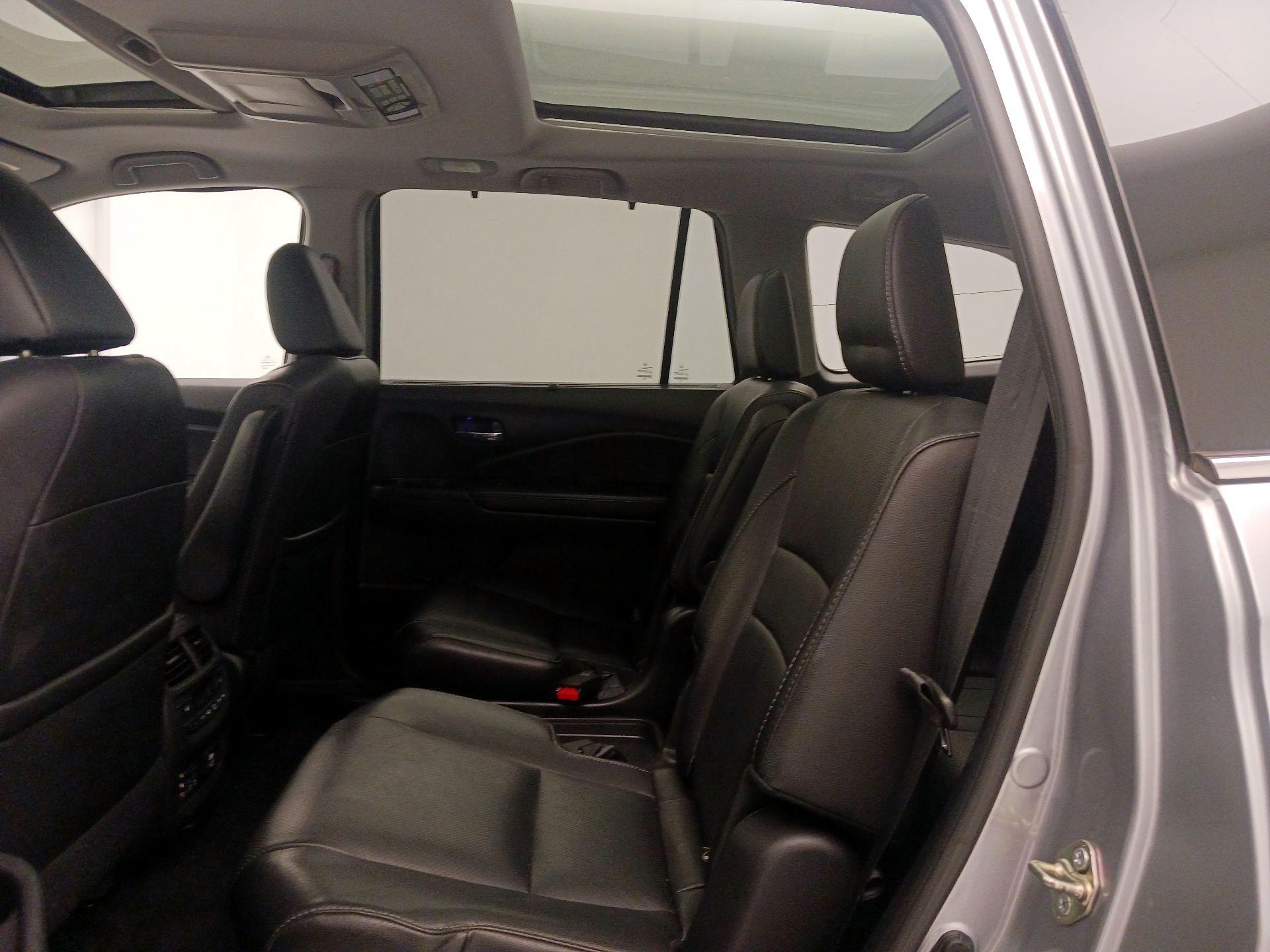 Thumbnail: 2017 Honda Pilot - 20