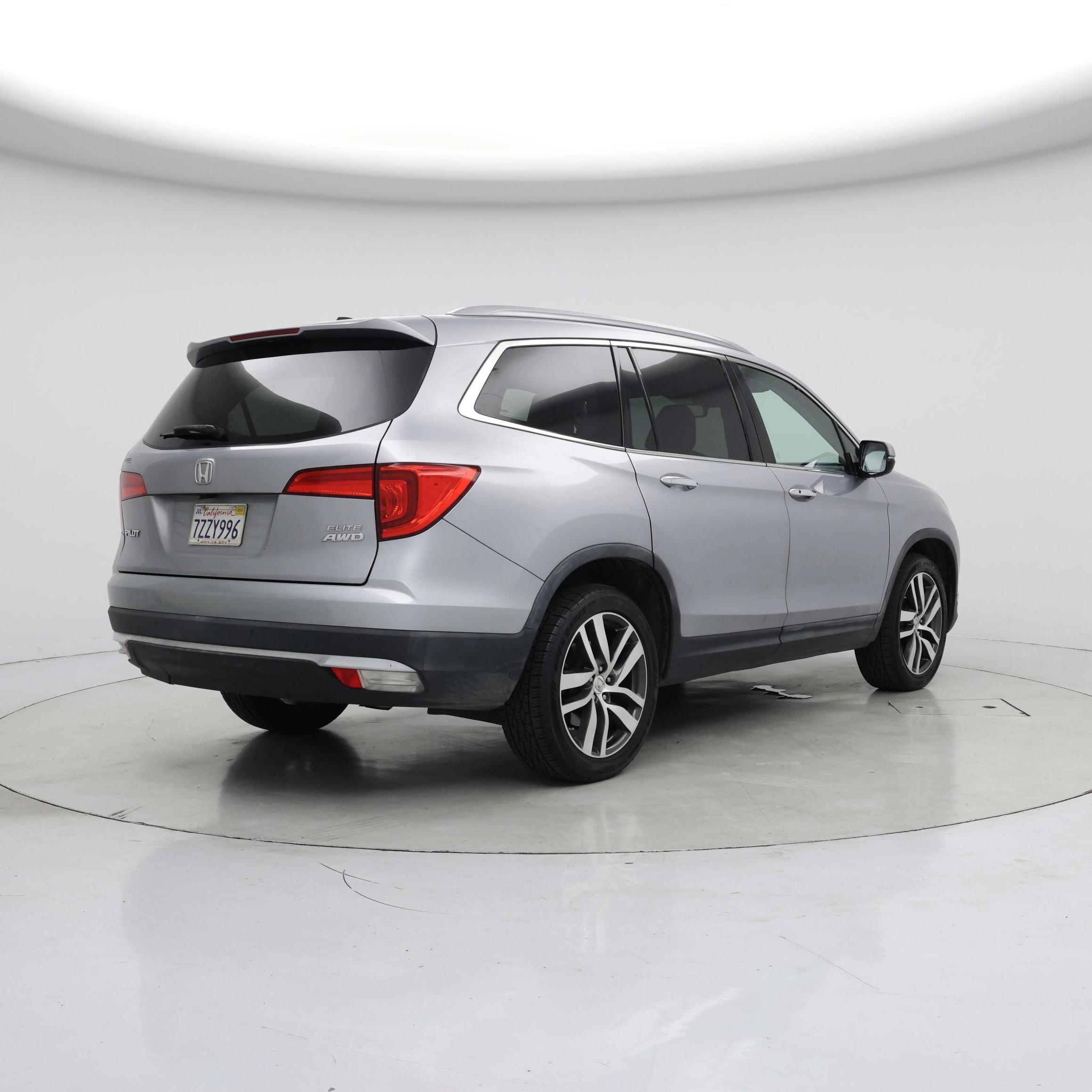 Thumbnail: 2017 Honda Pilot - 8