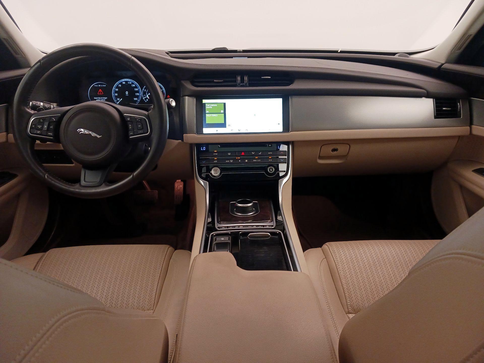 Thumbnail: 2017 Jaguar XF - 9