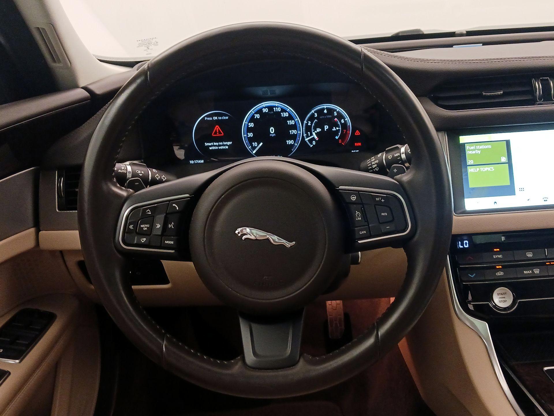 Thumbnail: 2017 Jaguar XF - 10