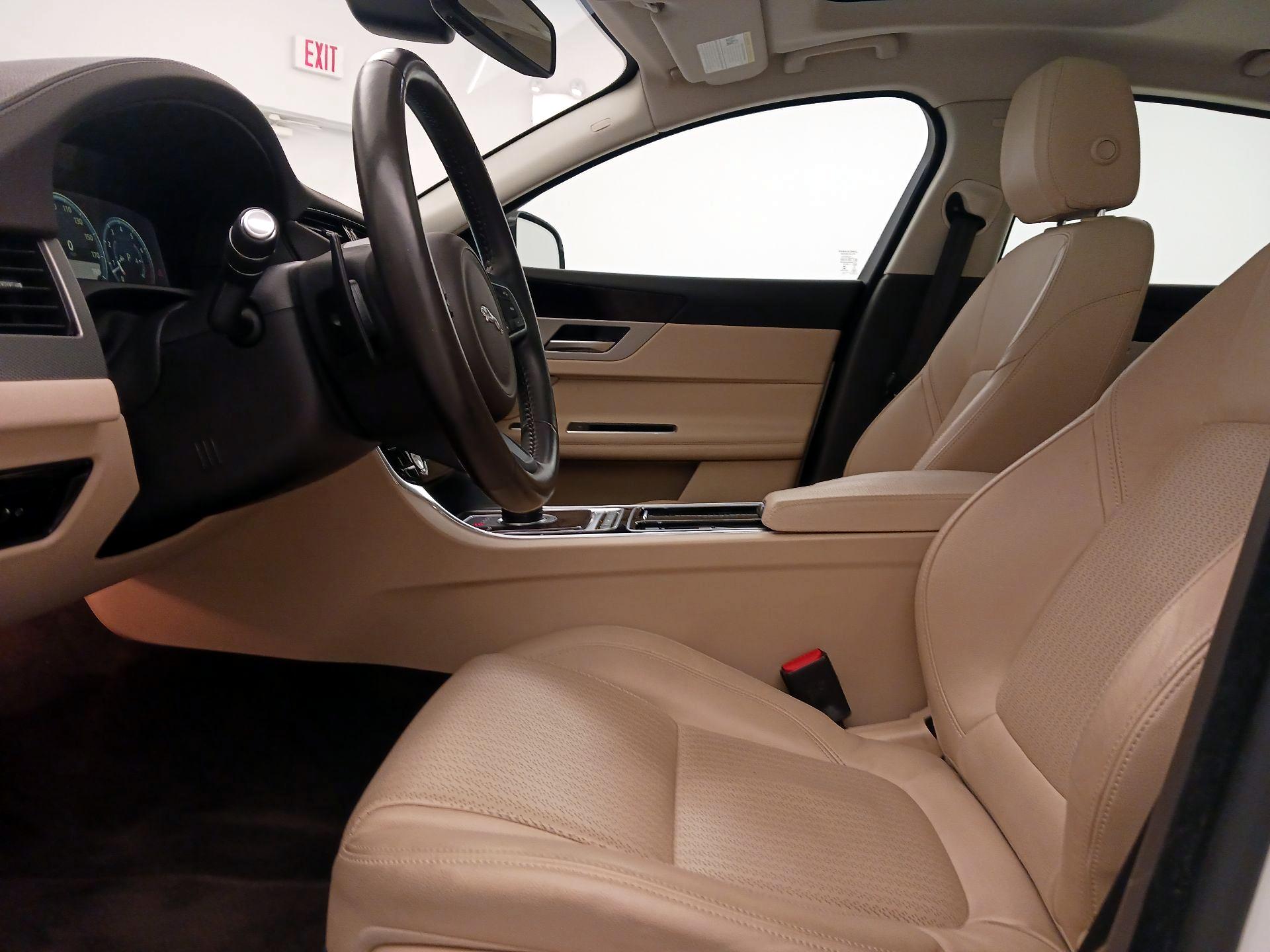 Thumbnail: 2017 Jaguar XF - 11